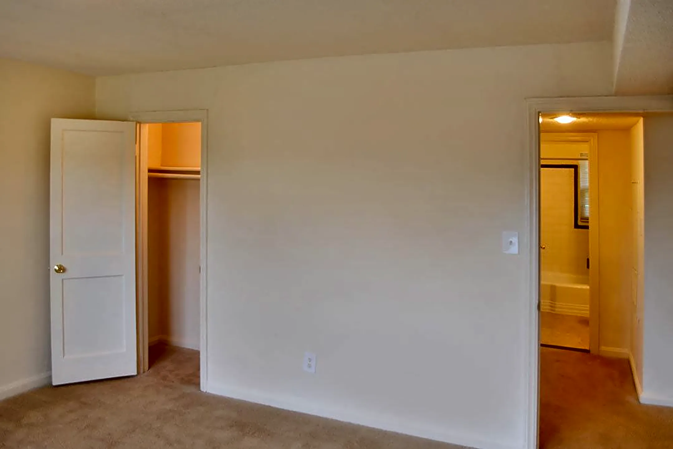 Parkland Village 6004 Parkland Ct District Heights, MD Apartments