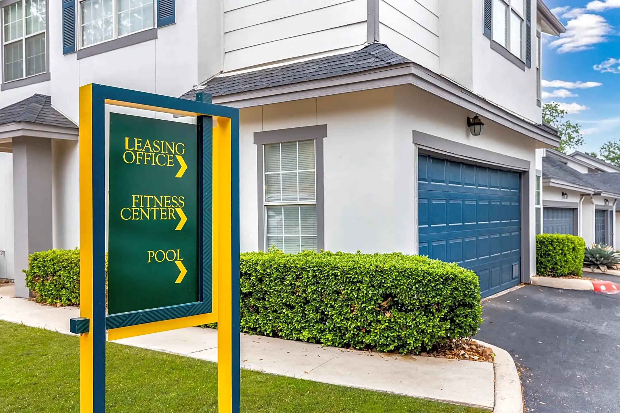 Castle Hills Townhomes - San Antonio, TX
