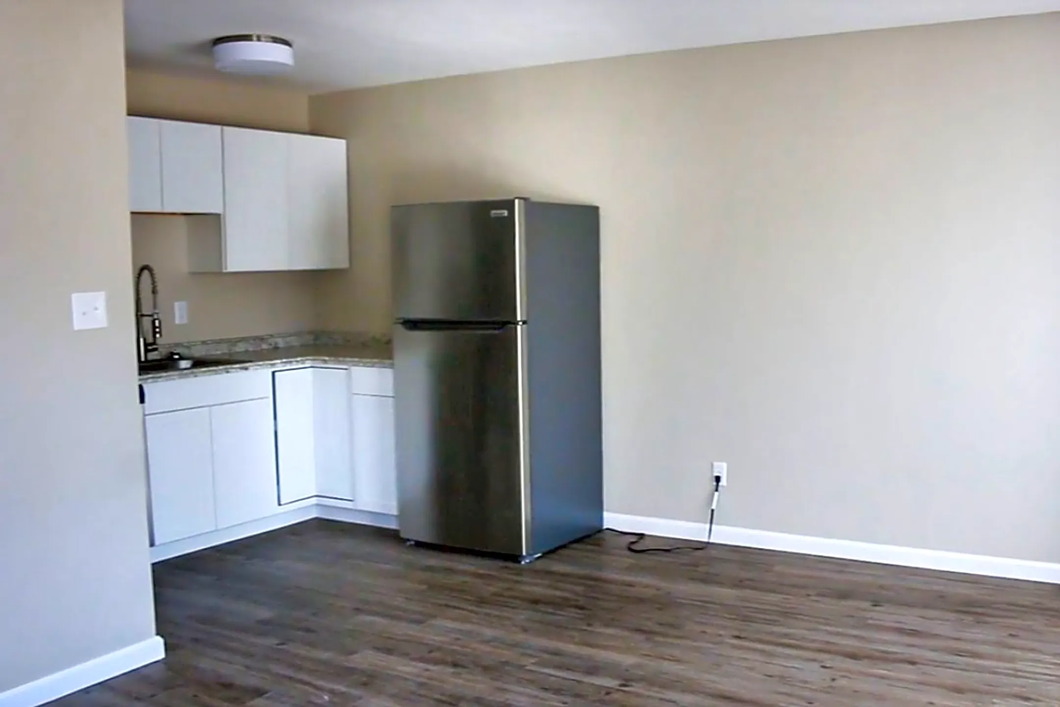 Newly Remodeled 1 Bedroom Apartments 1201 West Allen St Bloomington