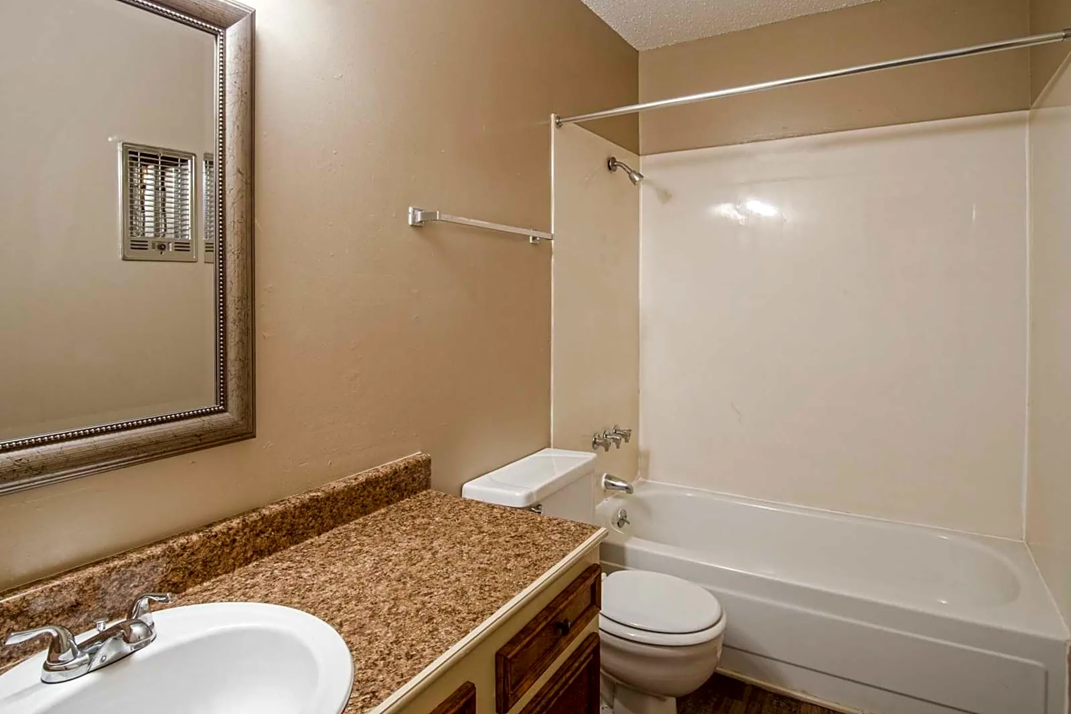 Bathroom - Misty Bayou Apartments - Houma, LA