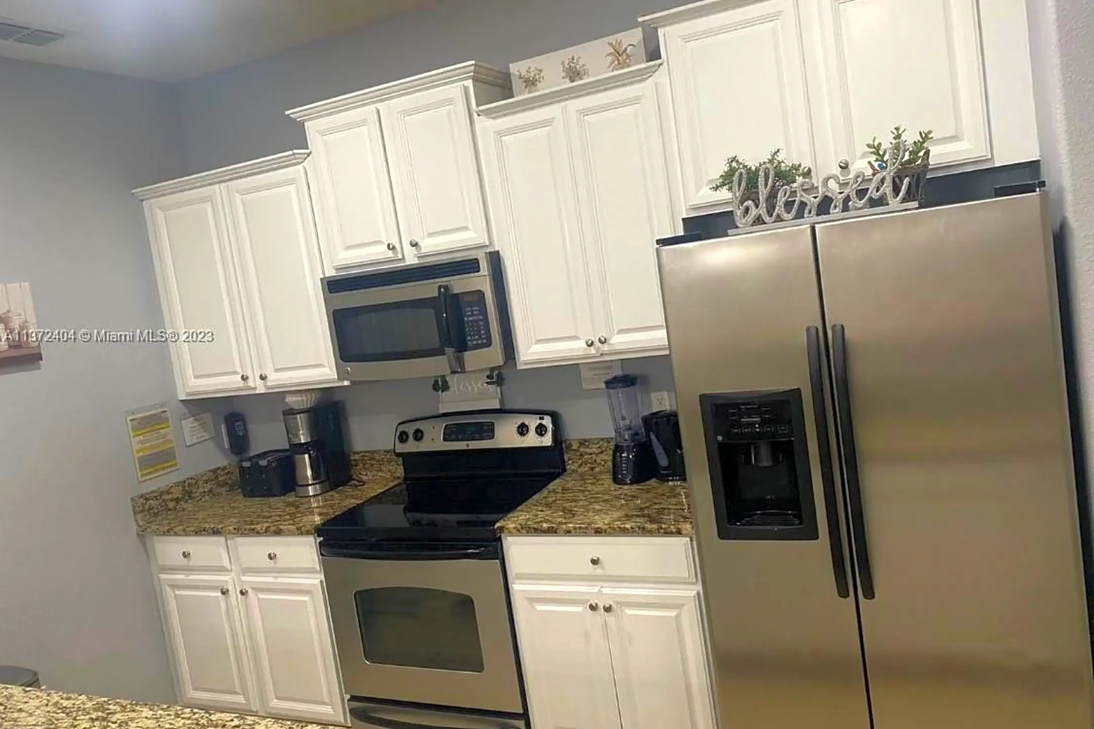 Kitchen - 8966 Cat Palm Rd #8966 - Kissimmee, FL