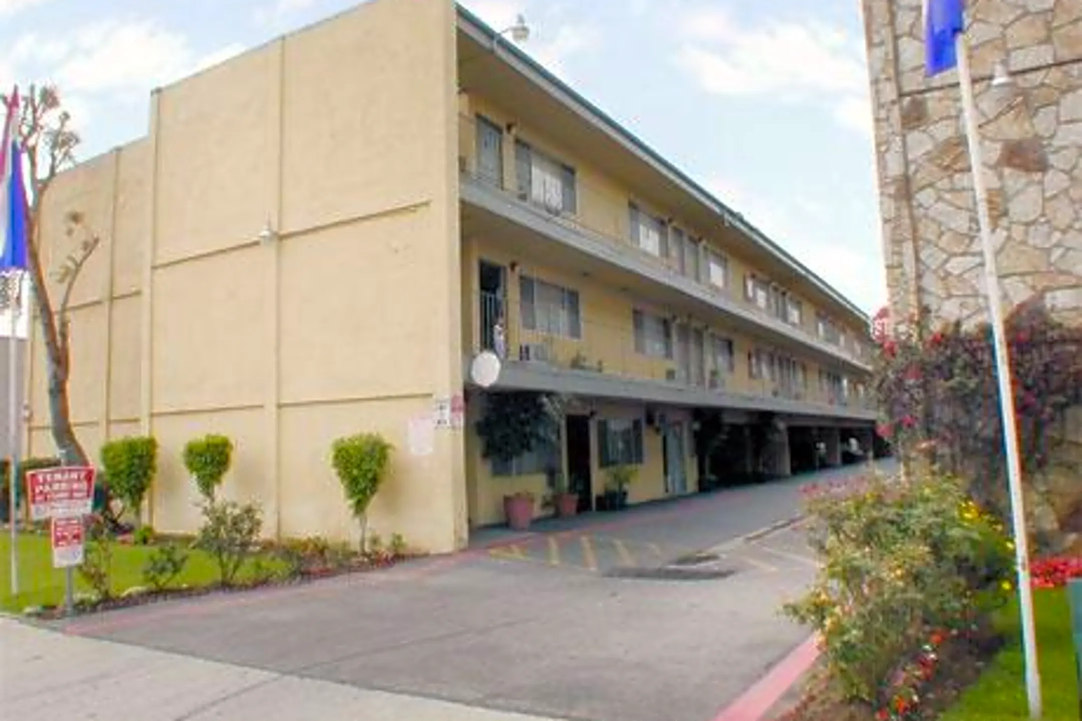 El Adobe Apartments Pico Rivera, CA 90660
