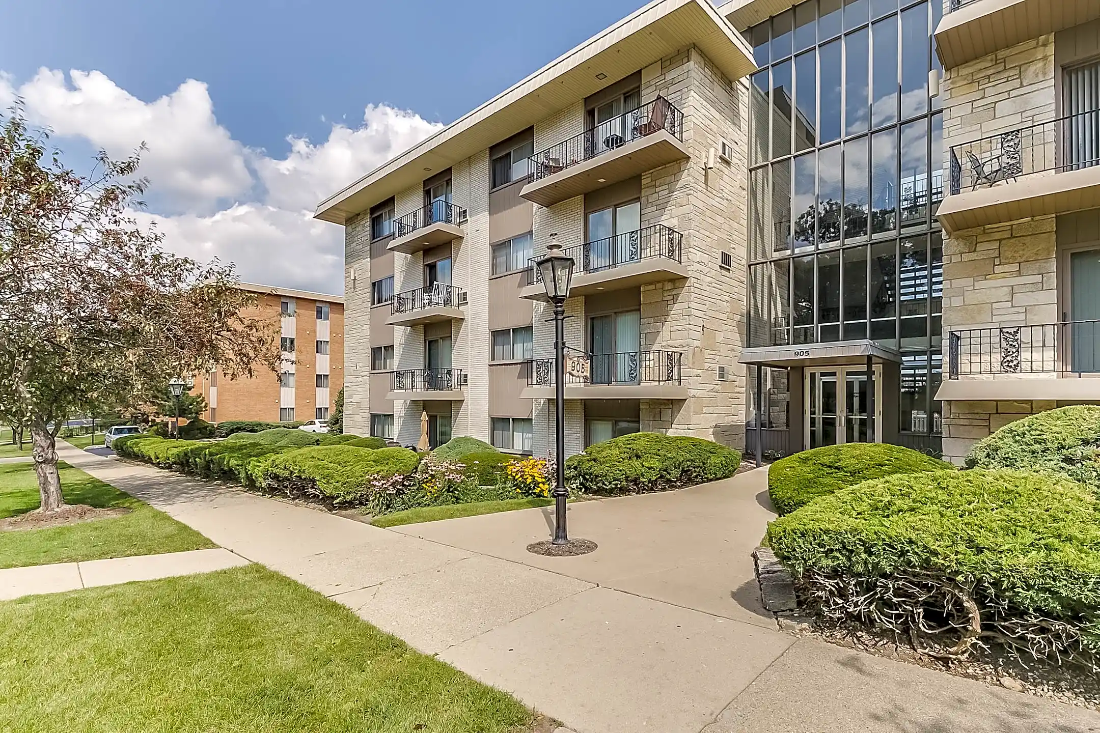 Imperial Tower Apartments 805 Baldwin Ave Waukegan, IL Apartments