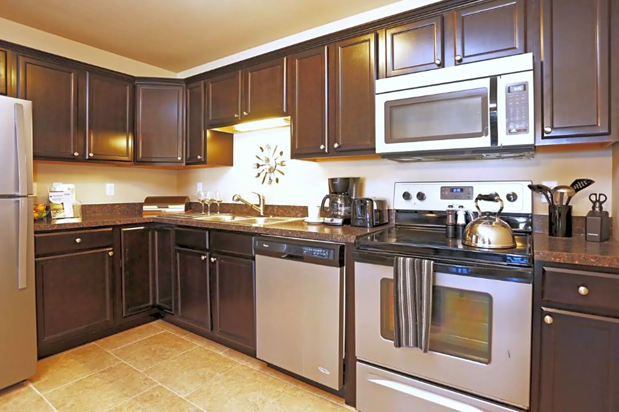 Kitchen - 9012 N Scrimshaw Dr - Peoria, IL