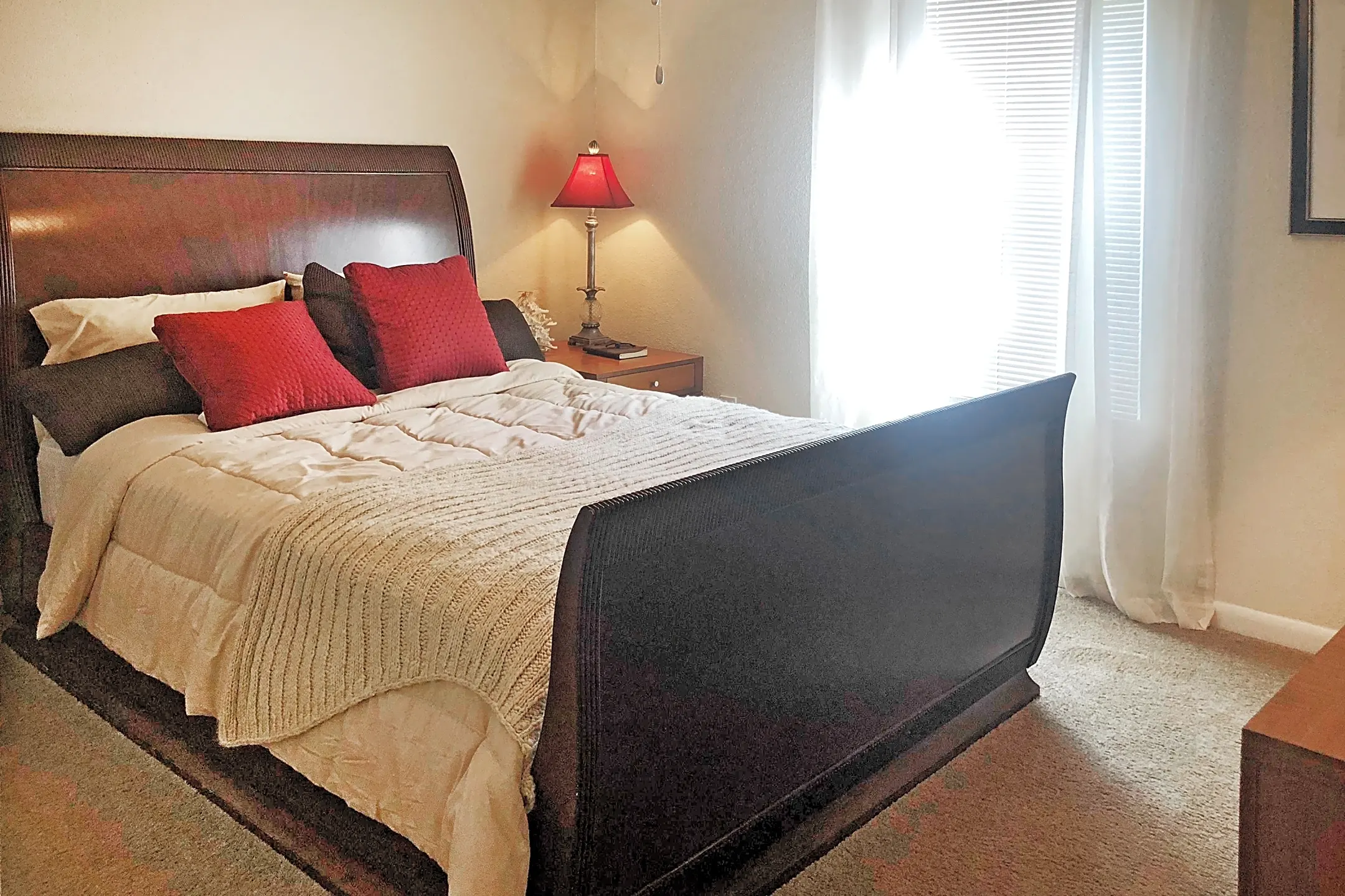 Bedroom - The Pointe at City Center - Lenexa, KS