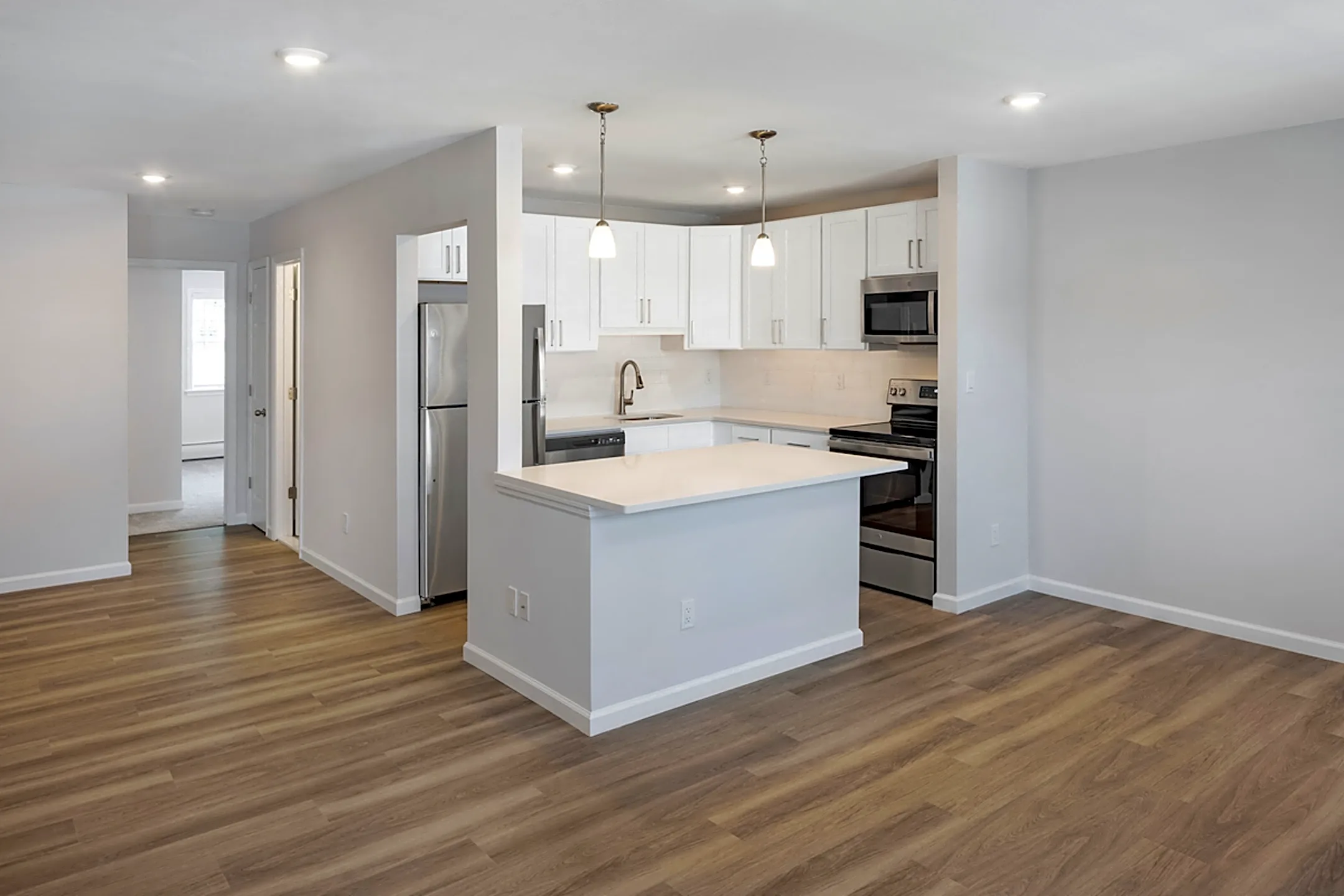 Norwich Gate Town House East Norwich, NY 11732