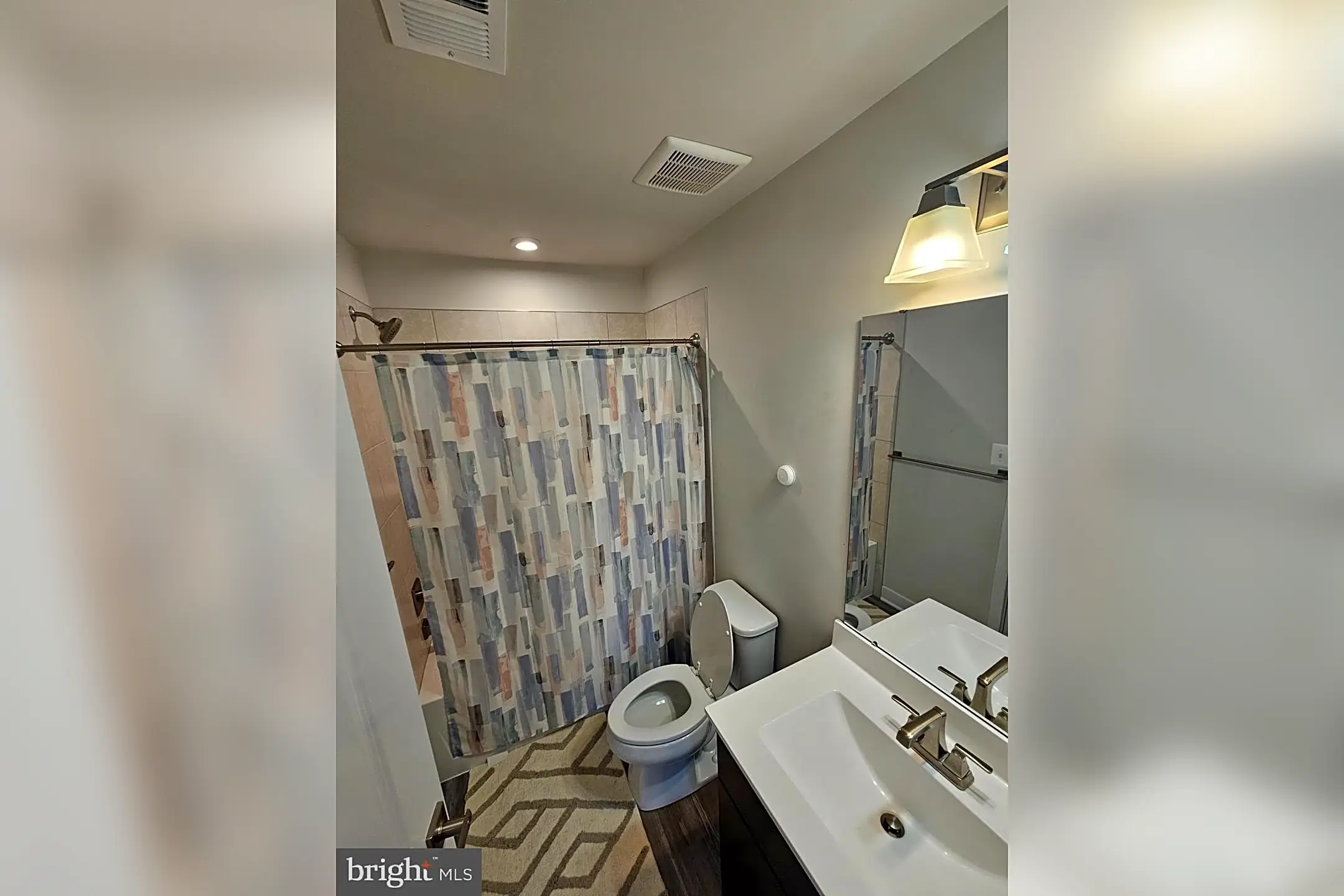 Bathroom - 4729 Towne Park Rd - Hillcrest Heights, MD