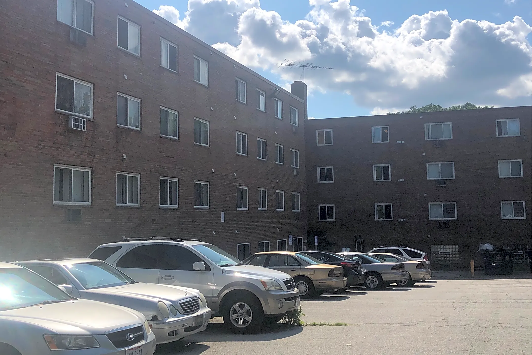 Crestview Apartments 1300 Crestline Avenue Cleveland Oh For Rent