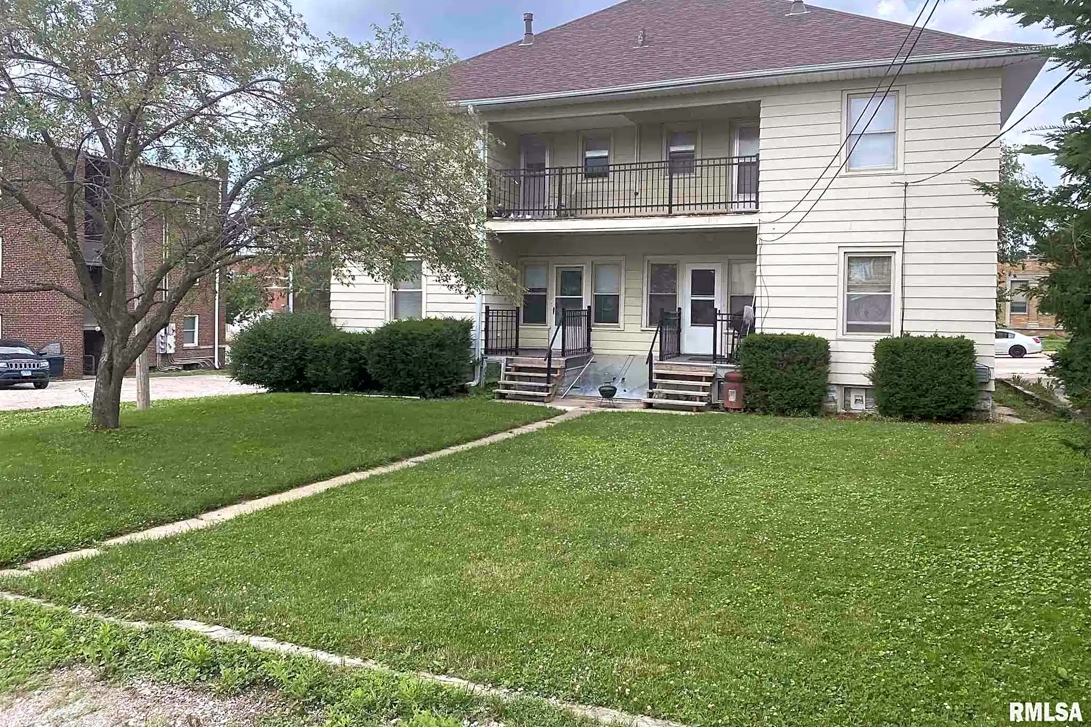 Building - 711 16th St - Moline, IL