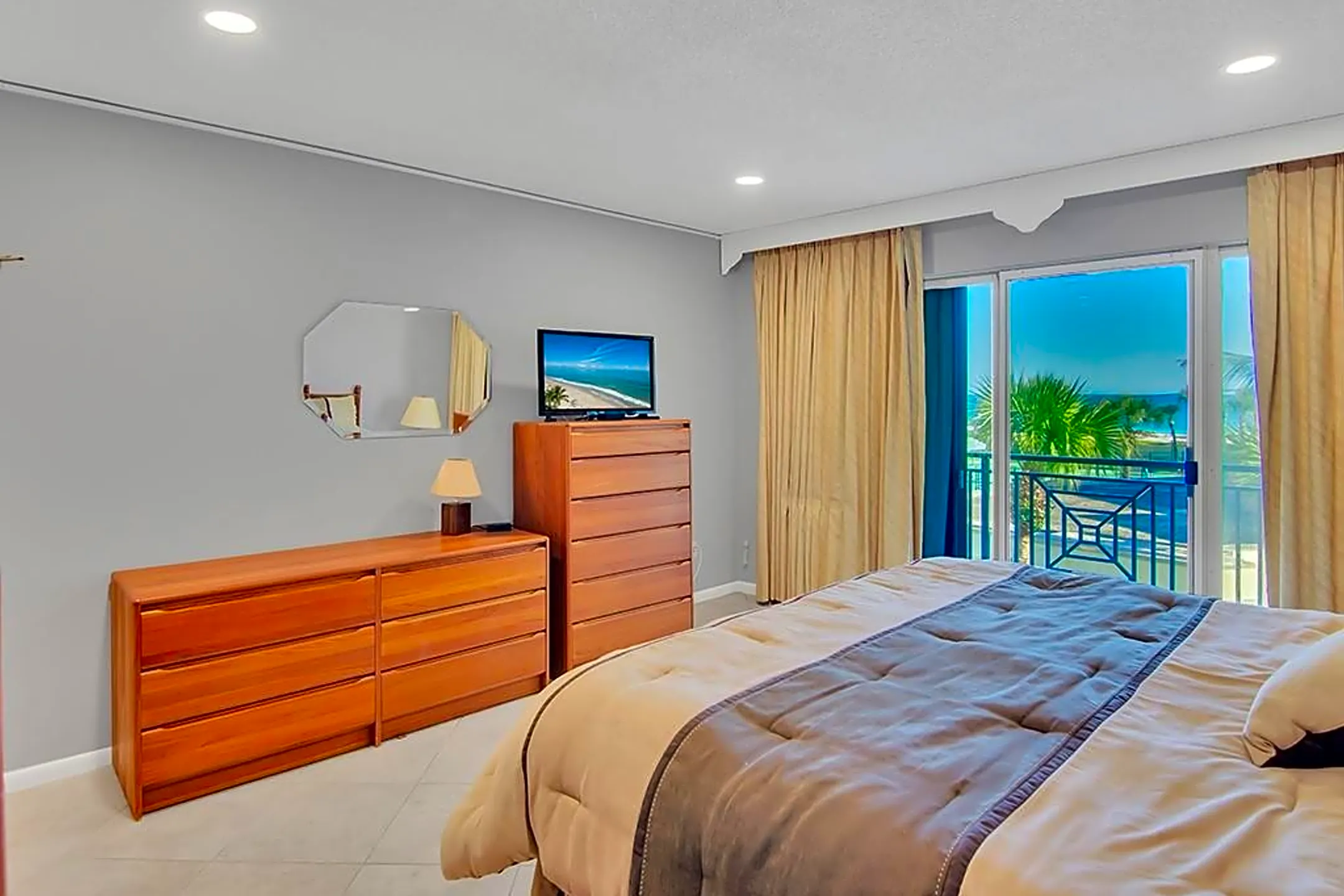 Bedroom - 3939 Ocean Dr #307C - Vero Beach, FL