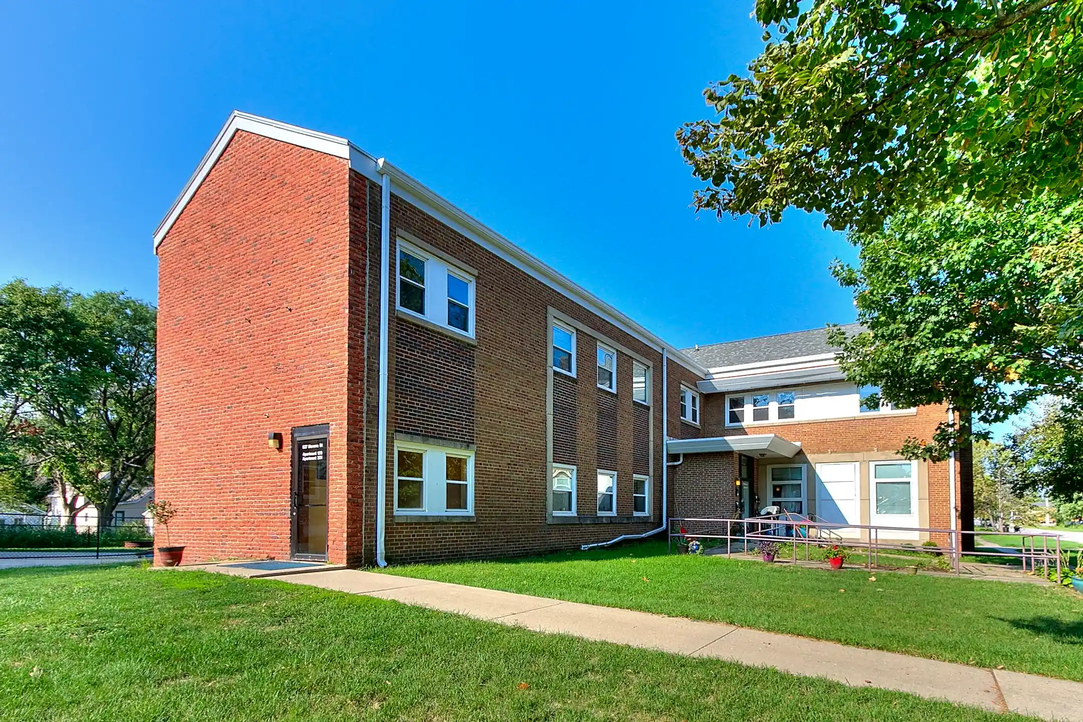 527 Monona St Apartments Boone, IA 50036