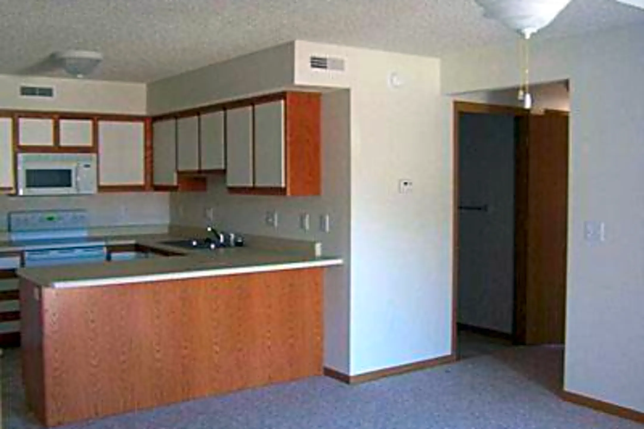 Cottonwood Apartments 2309 University Dr Muscatine, IA Apartments