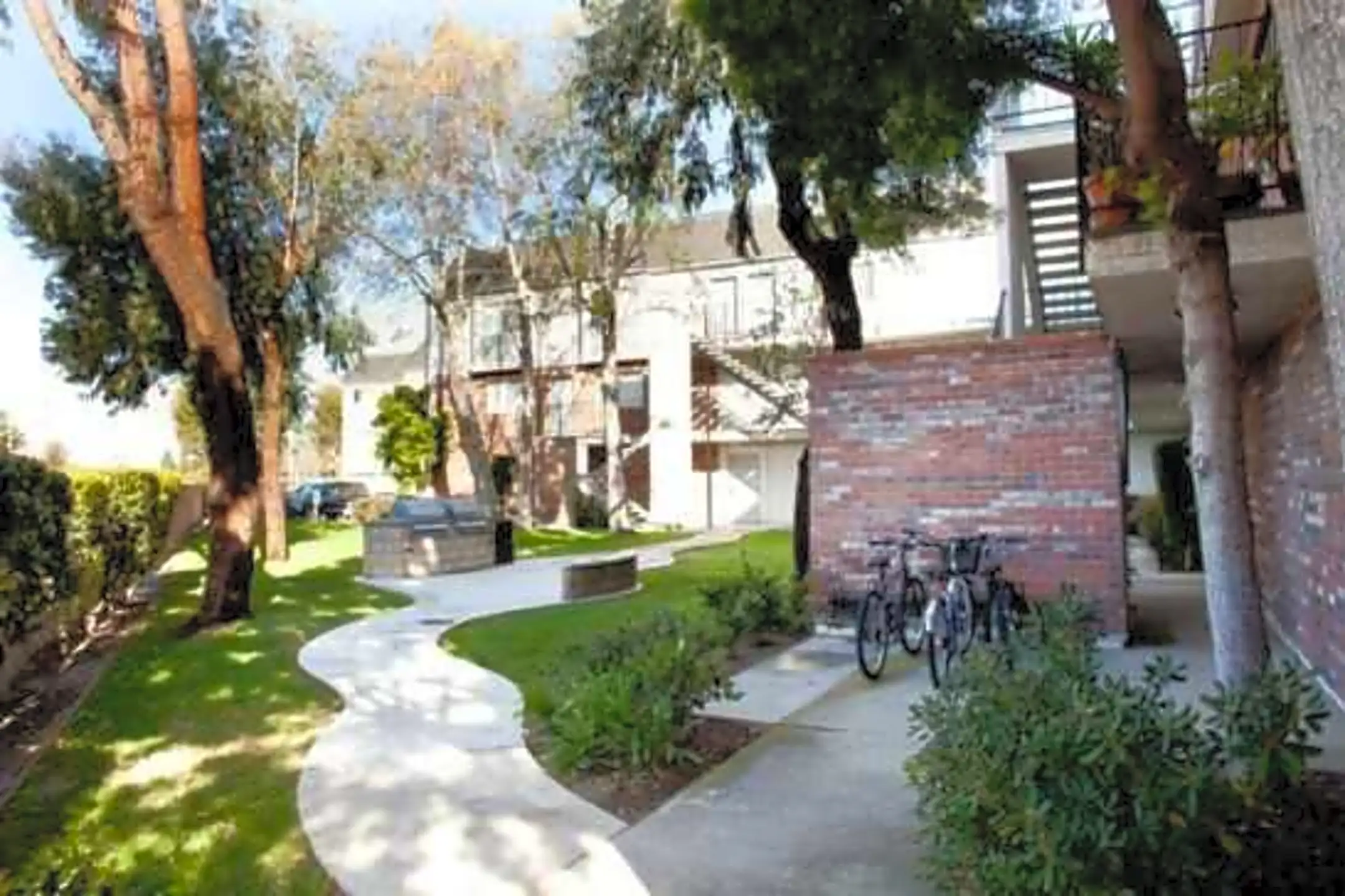 Courtyard - Cypress Point - Cypress, CA