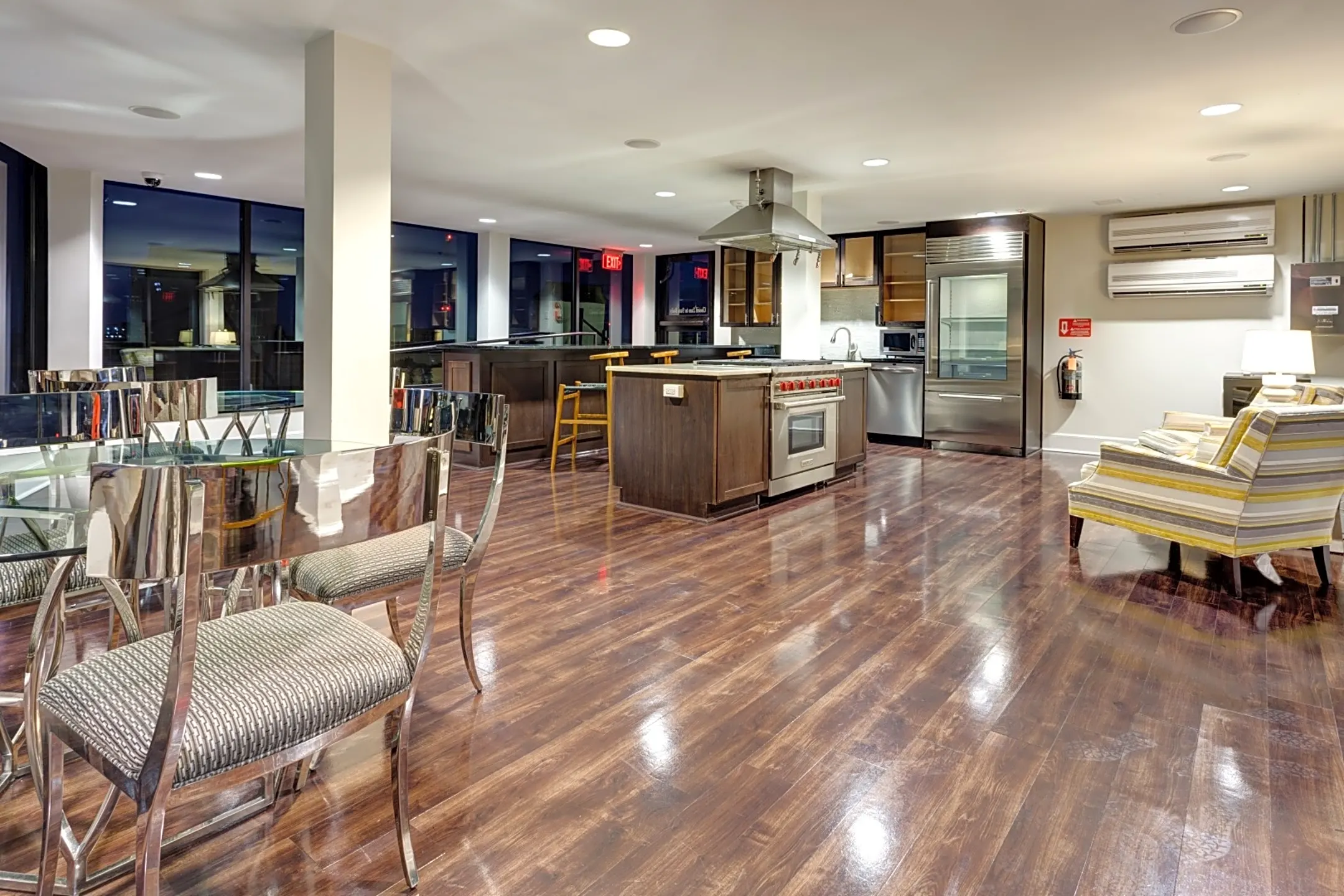 Clubhouse - The Wainwright Downtown Apartments - Norfolk, VA