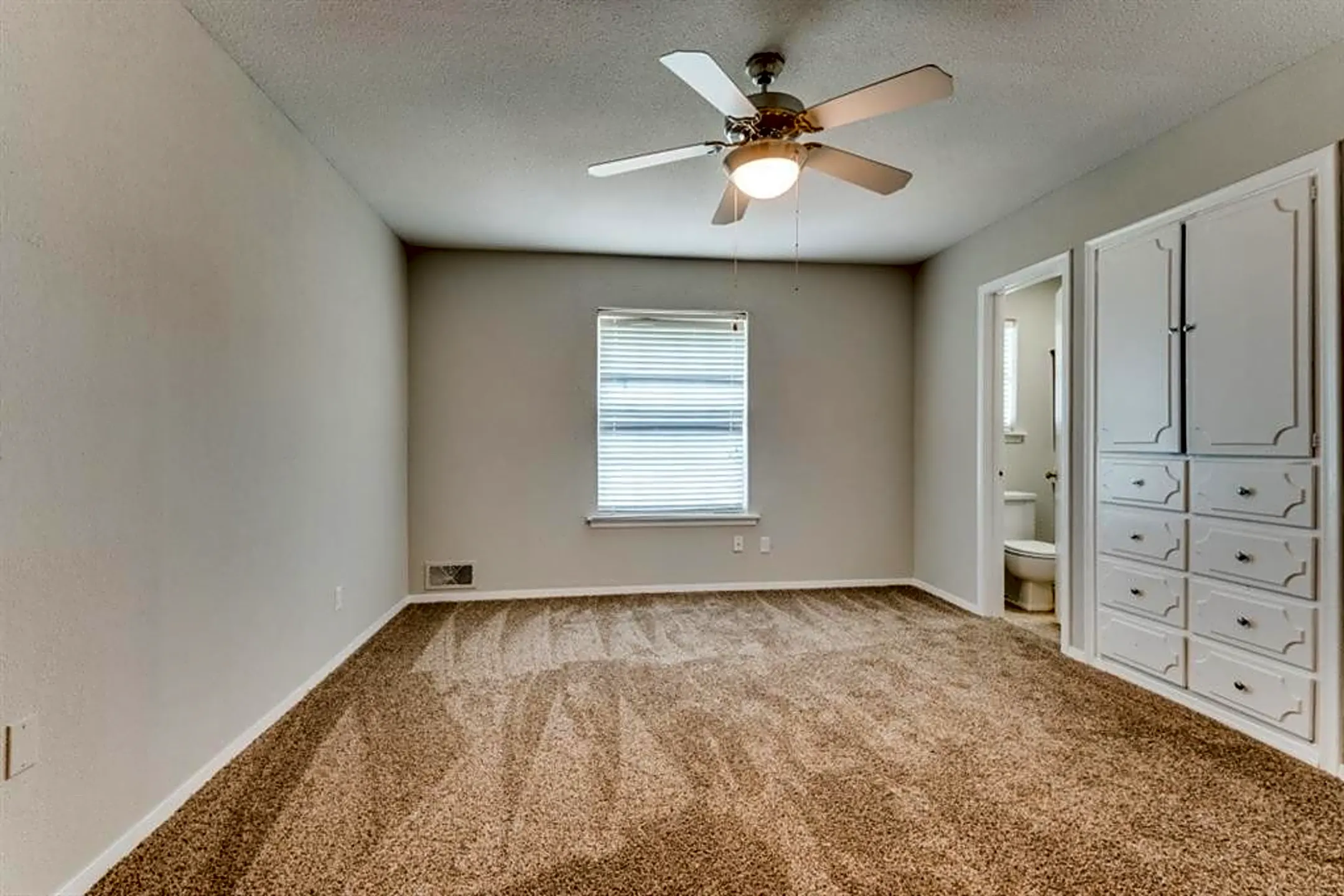 Bedroom - 823 S Delaware St - Irving, TX