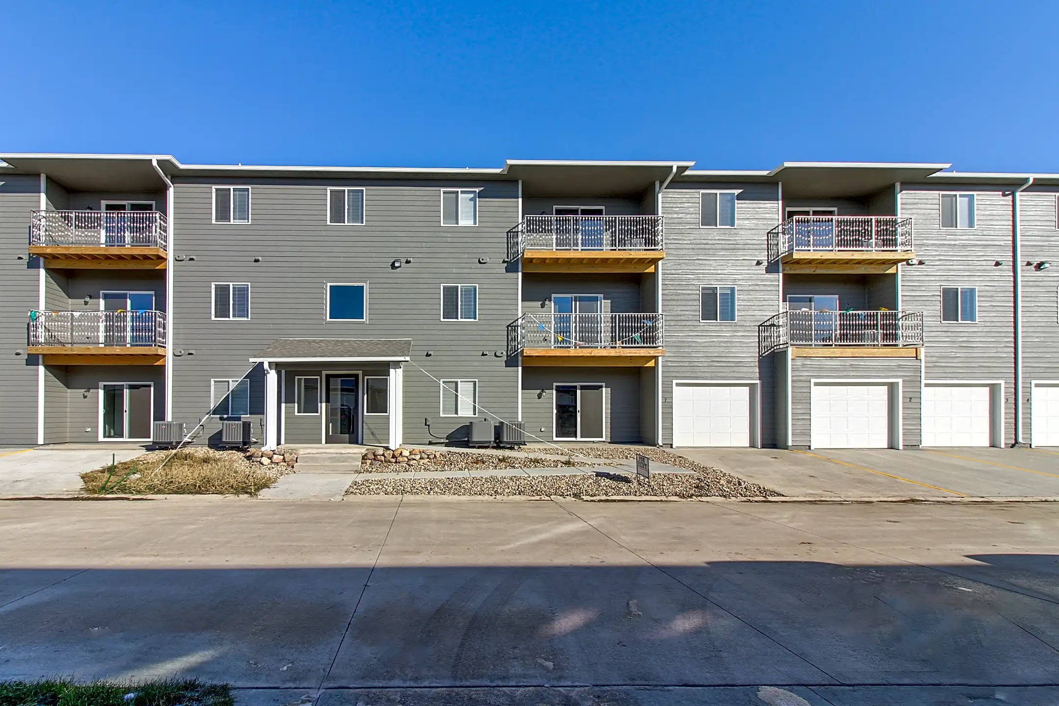 Tigerway Townhomes 284 Tigerway Court Harrisburg, SD Apartments for