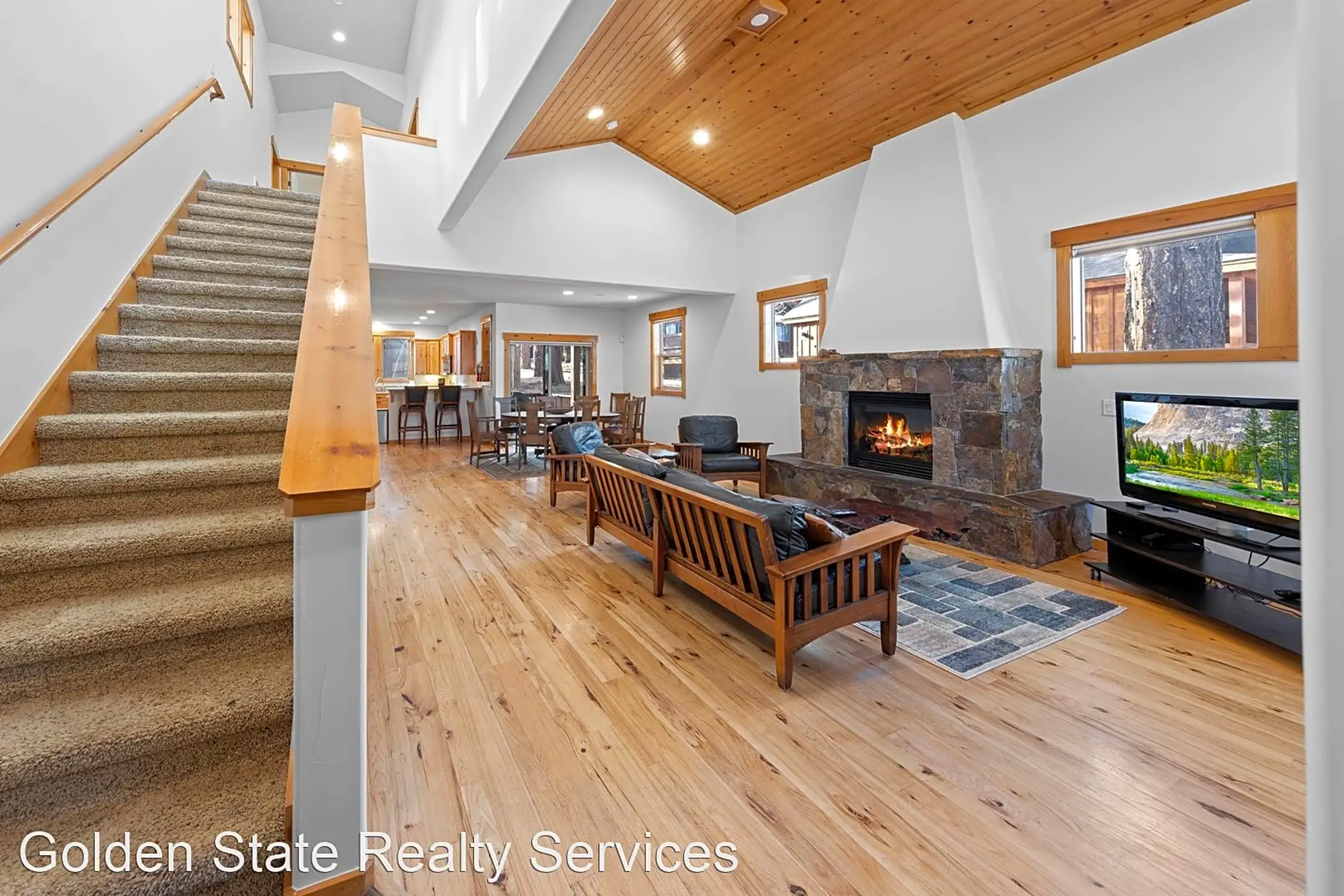 Living Room - 10583 Sara Bear Ln - Truckee, CA