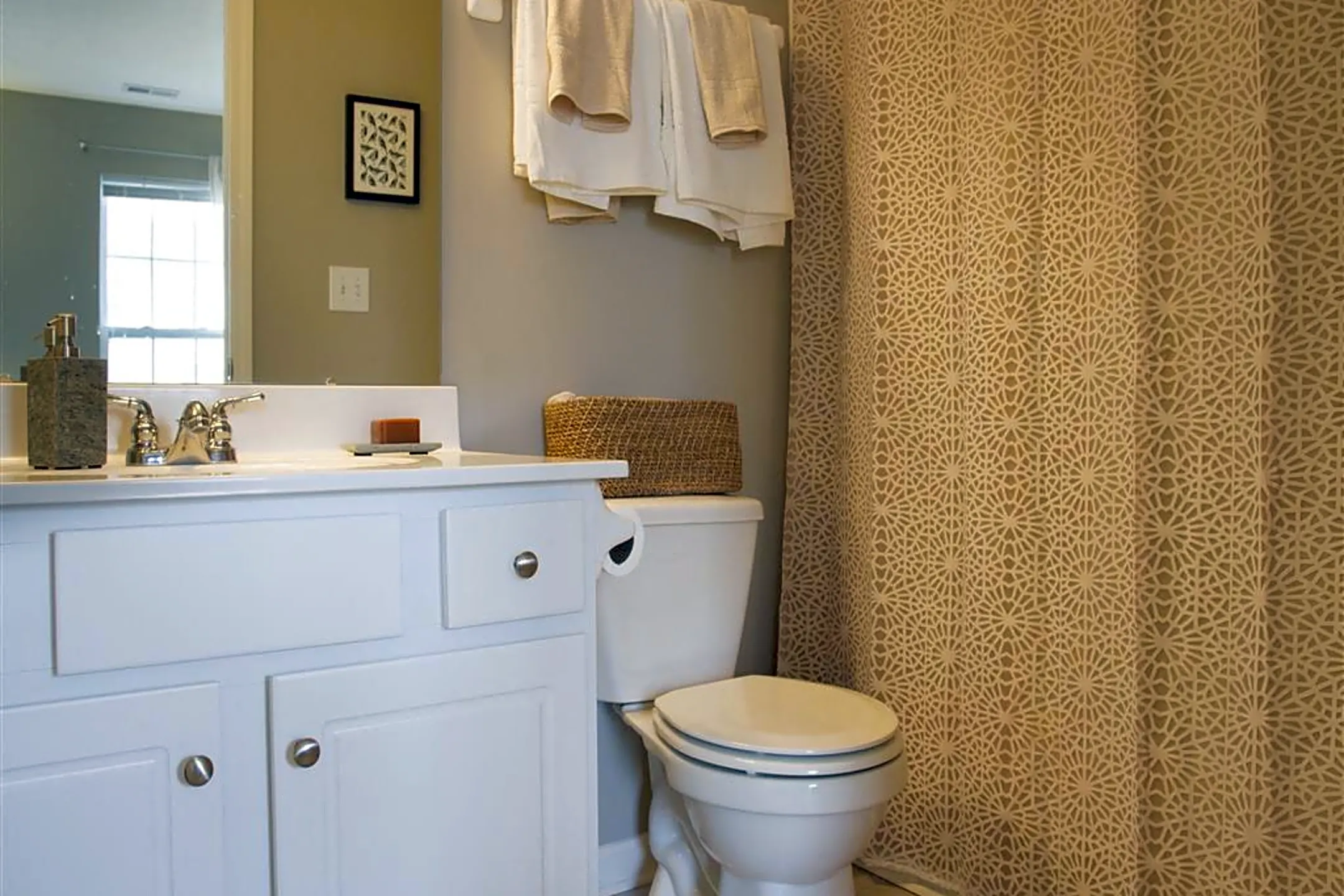 Middletown Landing 700 Landis Ridge Drive Louisville, KY Apartments