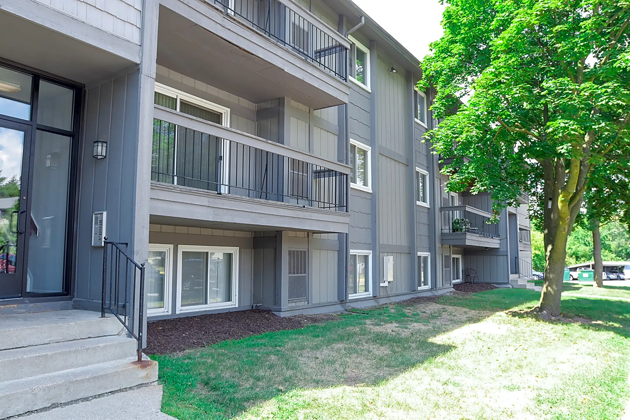 Pine Lake Apartments 3620 Windmill Dr Waterford, MI Apartments for