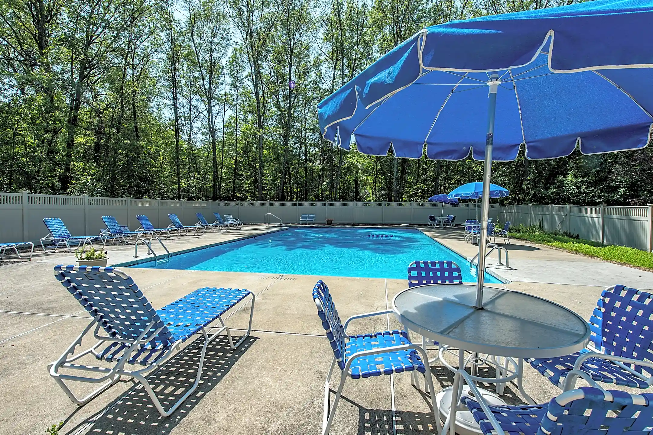 Redwood Hills Apartments Worcester, MA 01604