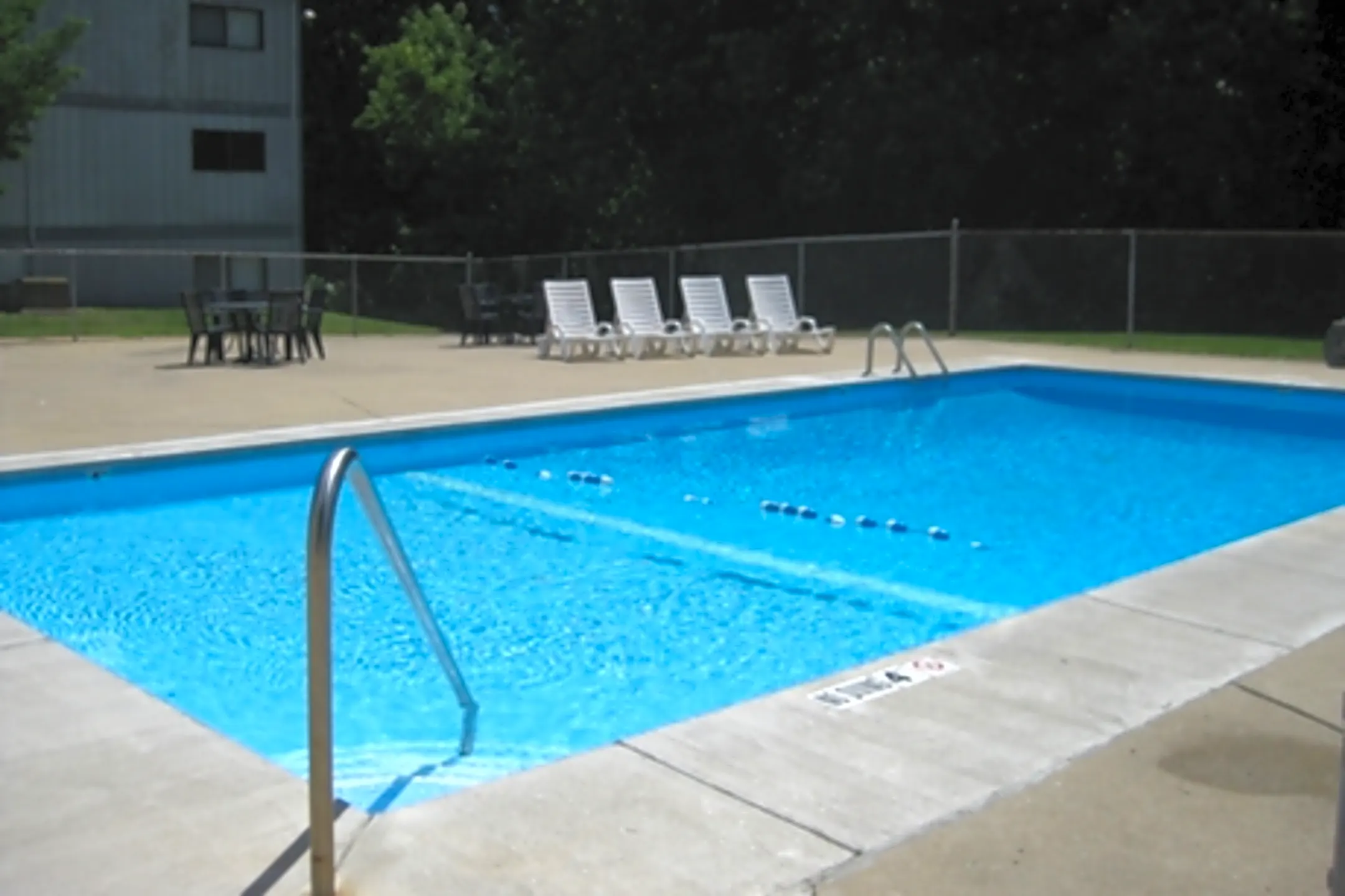 Country Meadow Apartments 2024 Sunnyside Dr Kalamazoo, MI