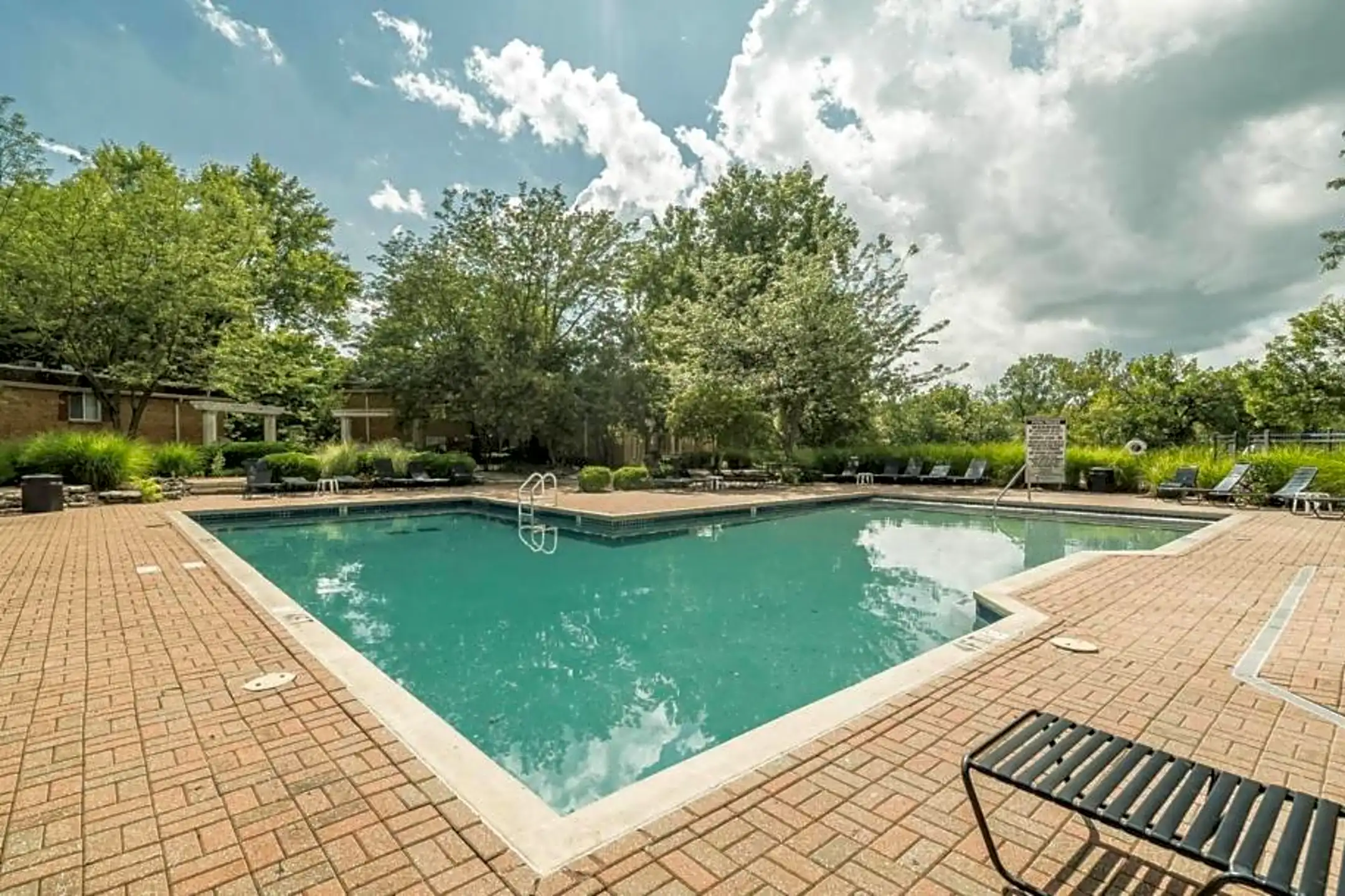 Bennington Heights 2037 Chablis Dr Saint Louis, MO Apartments for