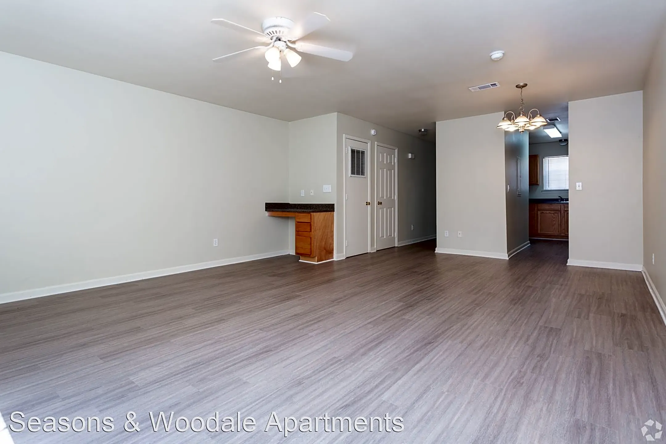 Living Room - Seasons & Woodale Apartments - Monroe, LA