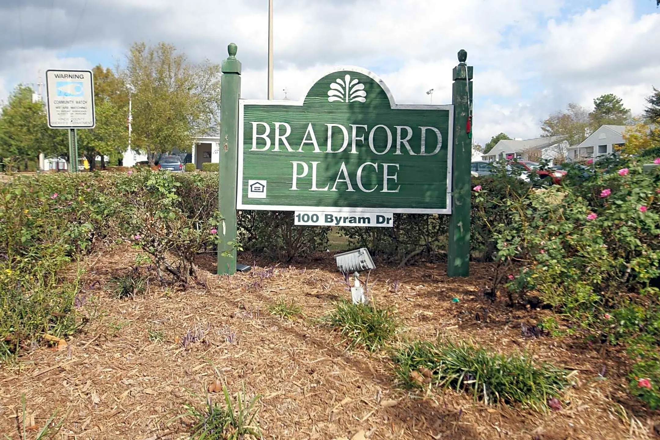 Bradford Place Apartments - 100 Byram Dr | Byram, MS for Rent | Rent.