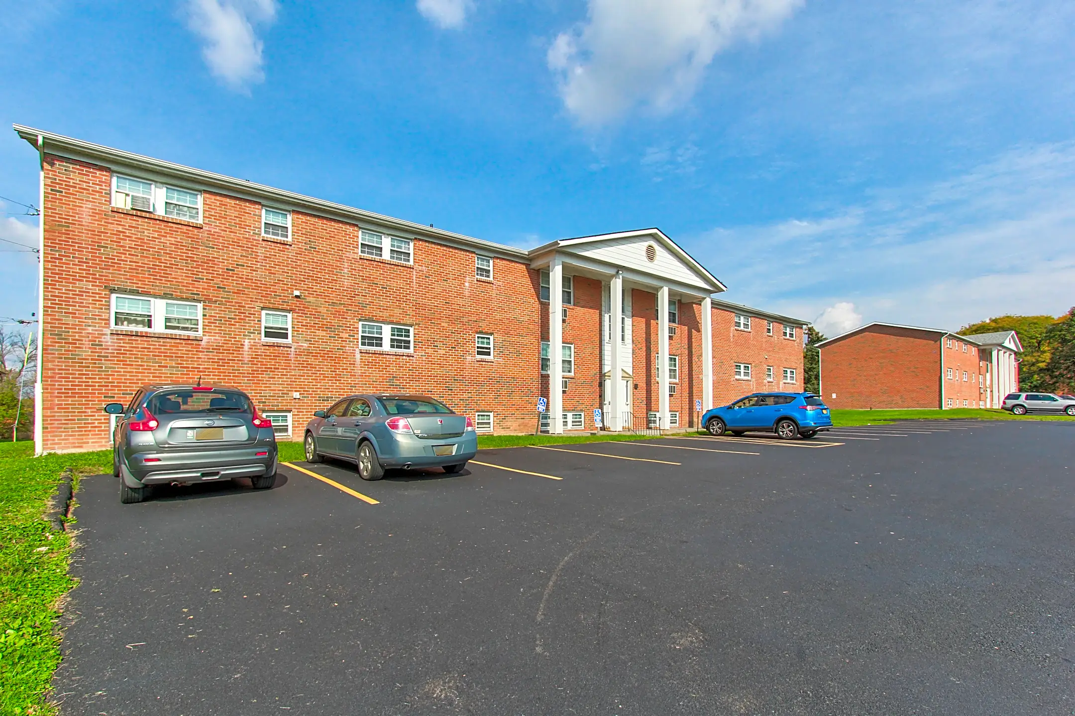 Orchard Estates 125 Roxboro Cir Mattydale, NY Apartments for Rent