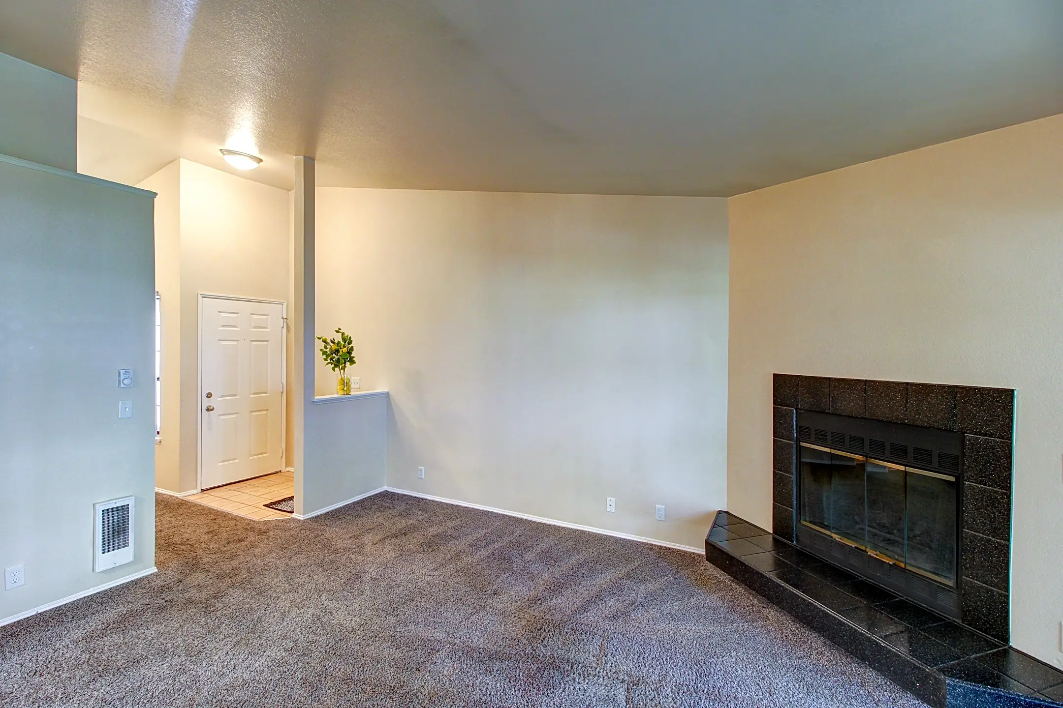 Living Room - Fairway Lane - Bremerton, WA