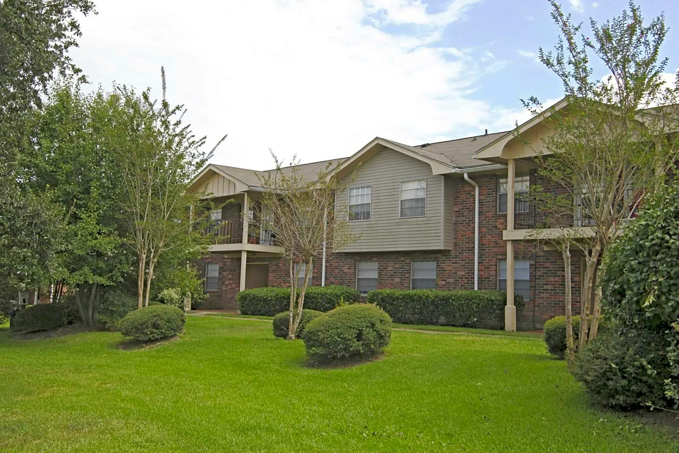 Building - Southern Pines Apartments - Gulfport, MS