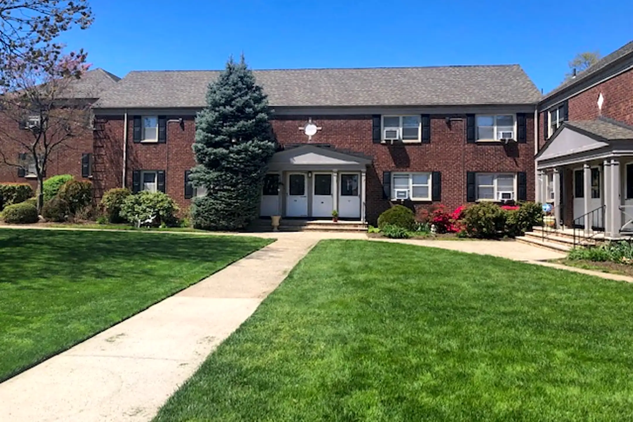 Grandview Gardens 441463 Boulevard Hasbrouck Heights, NJ