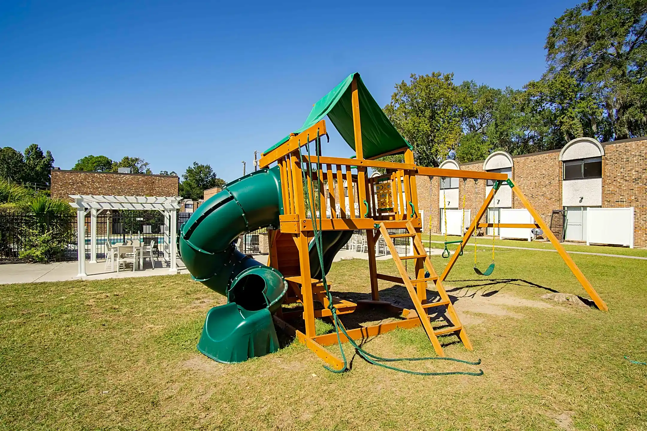 Abercorn Pointe 10615 Abercorn St Savannah, GA Townhomes for Rent