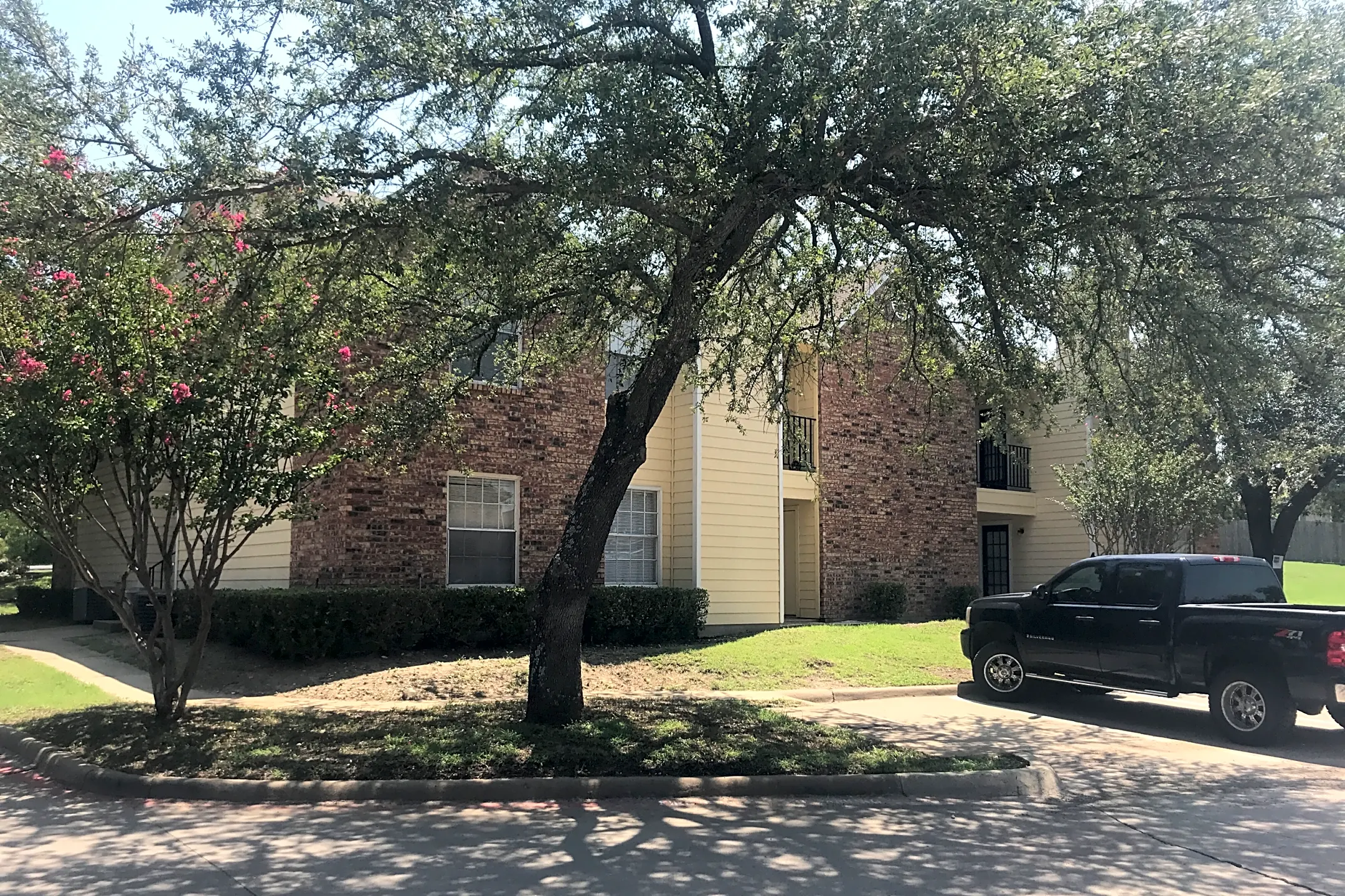 Raintree Apartments In Sherman Texas