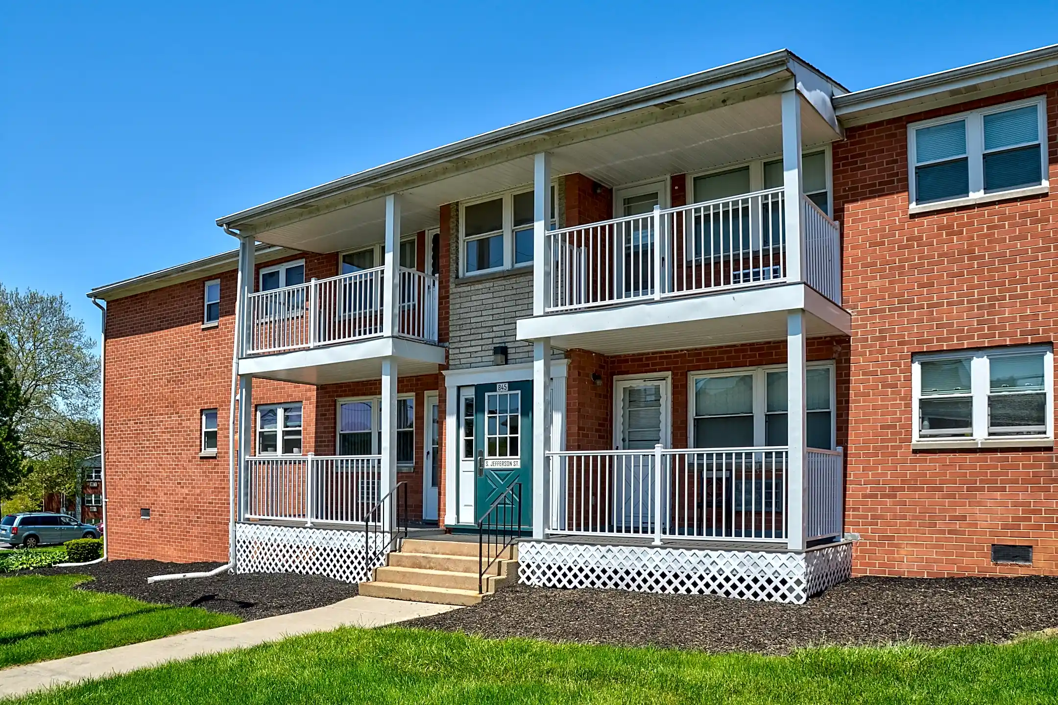 Allen Gardens Apartments Allentown, PA 18103