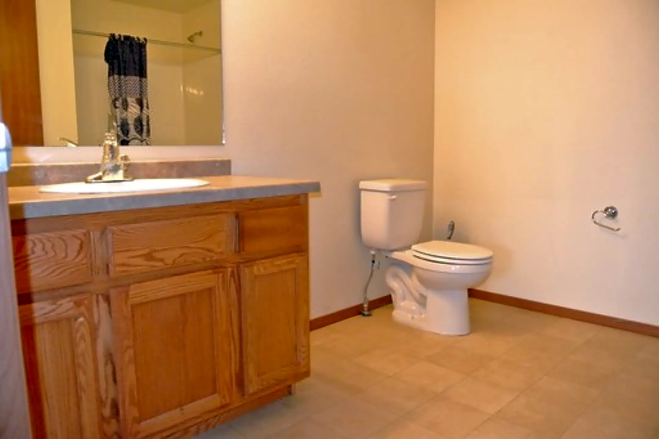 Bathroom - Prairie Flats - Tioga, ND