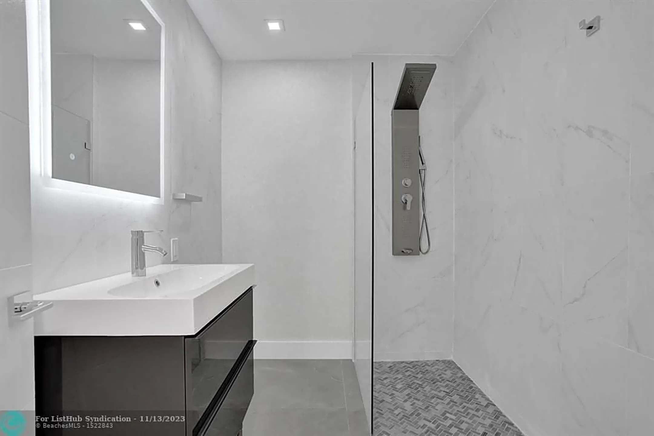 Bathroom - 2632 NE 29th Ct - Fort Lauderdale, FL