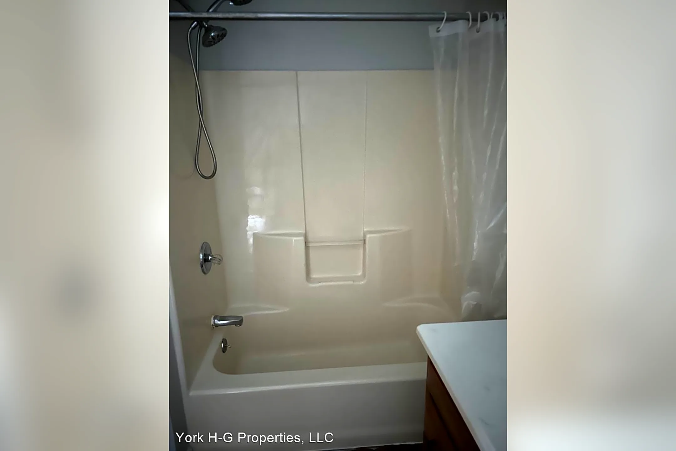 Bathroom - 2105 Penn St - Harrisburg, PA
