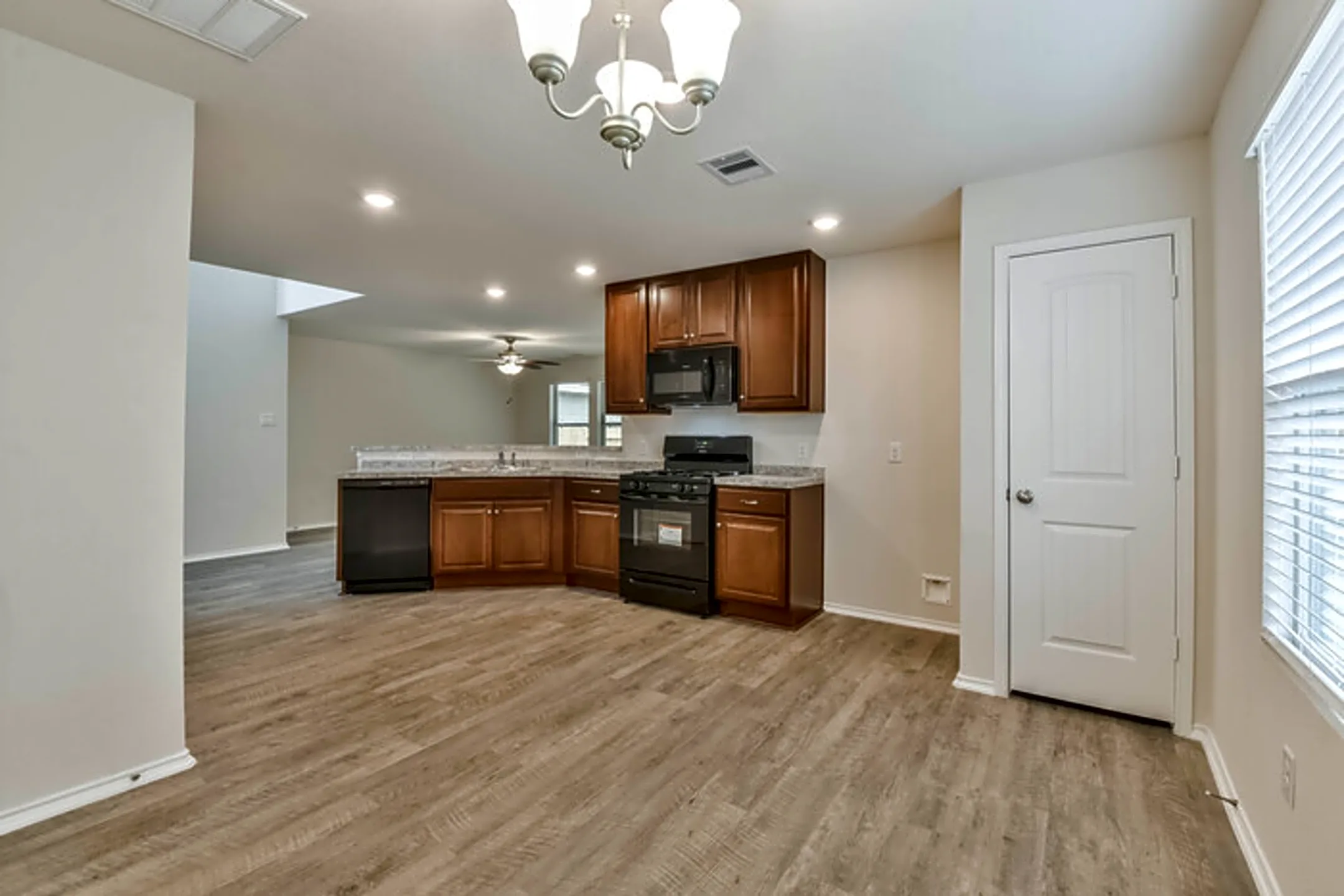 Kitchen - 9266 Laiden Crk Trl - Conroe, TX