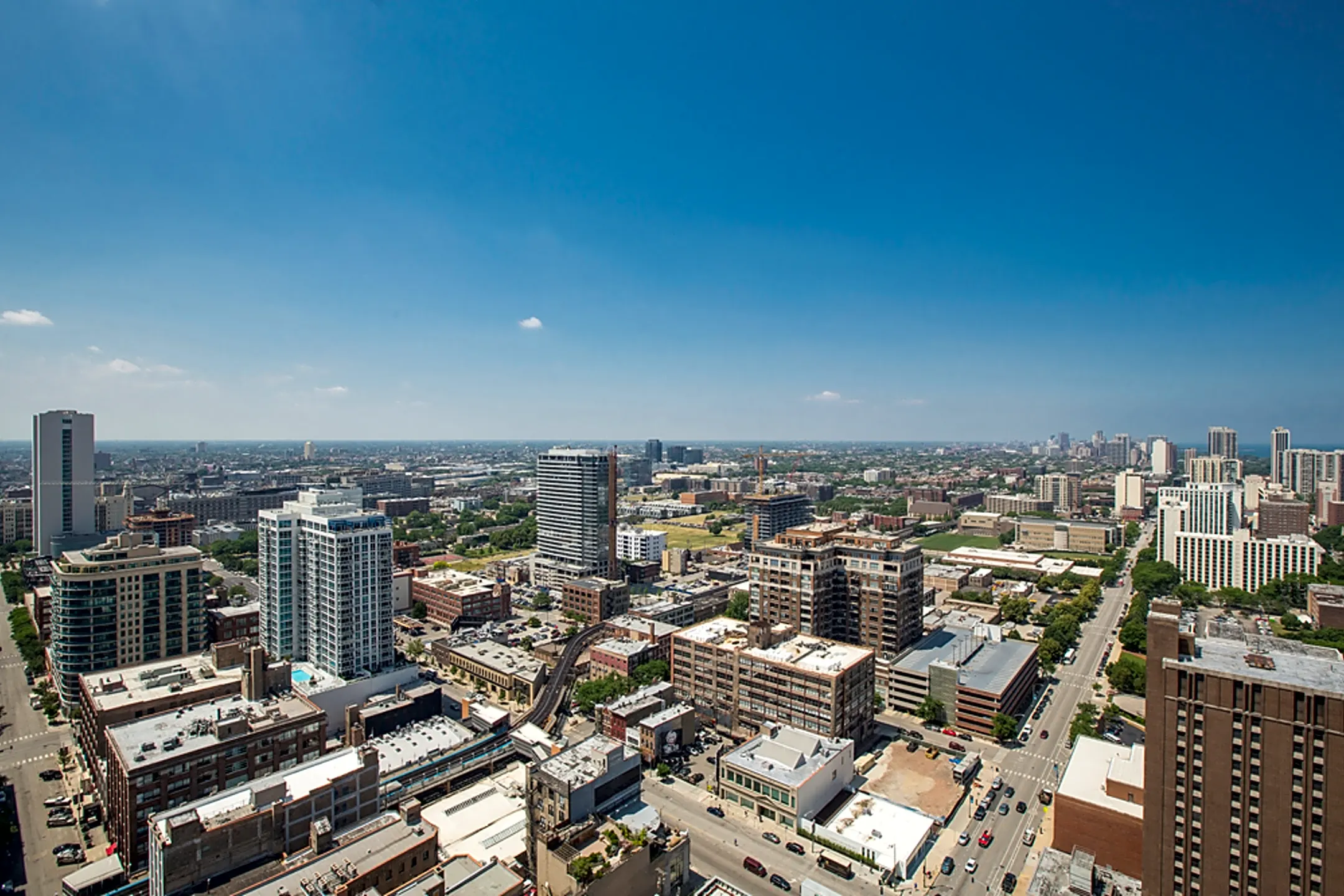 Exhibit On Superior - 165 W Superior St | Chicago, IL Apartments For ...