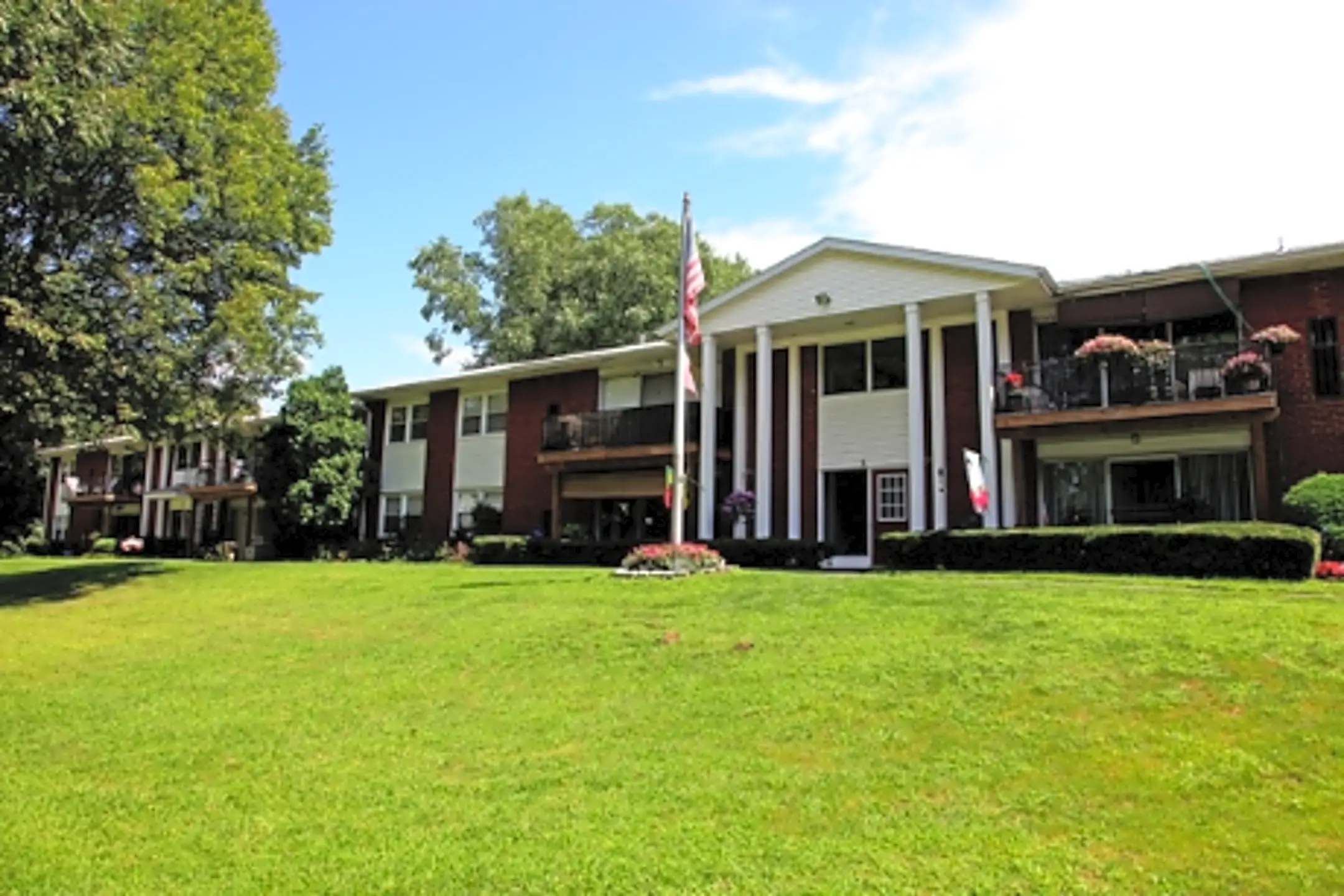 Lake Katrine Apartments Lake Katrine, NY 12449