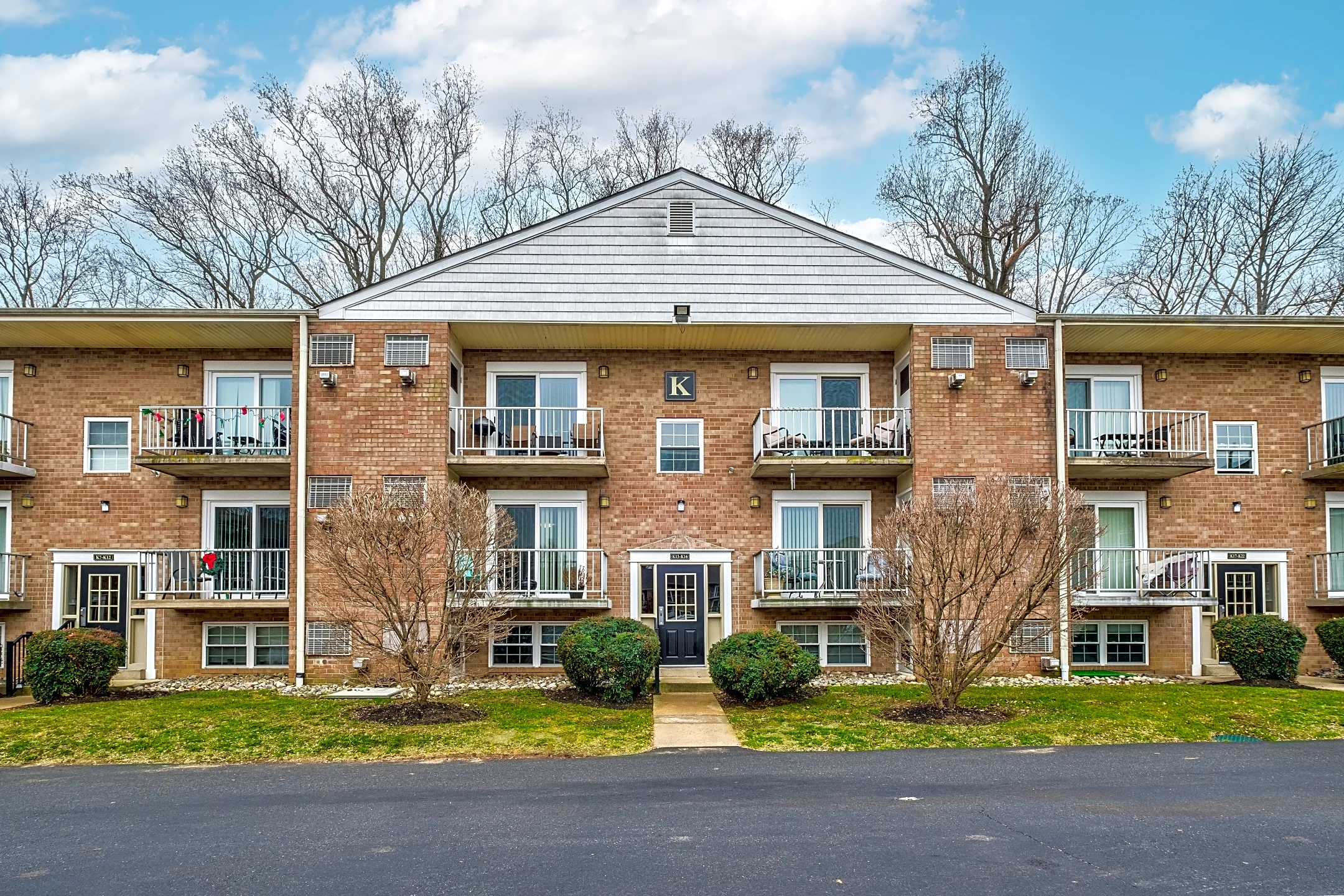 Building - Stone Hill Apartments - Brookhaven, PA