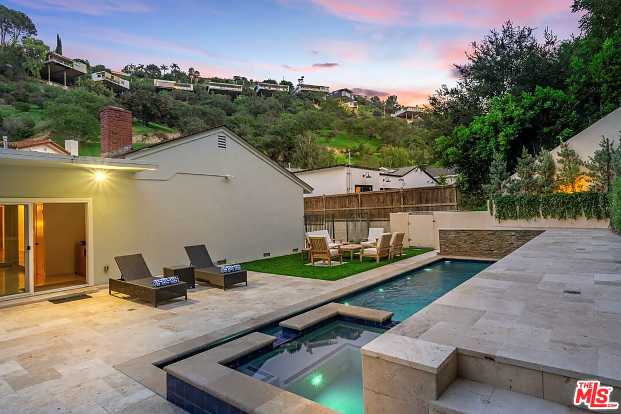 3771 Longview Valley Rd - Los Angeles, CA