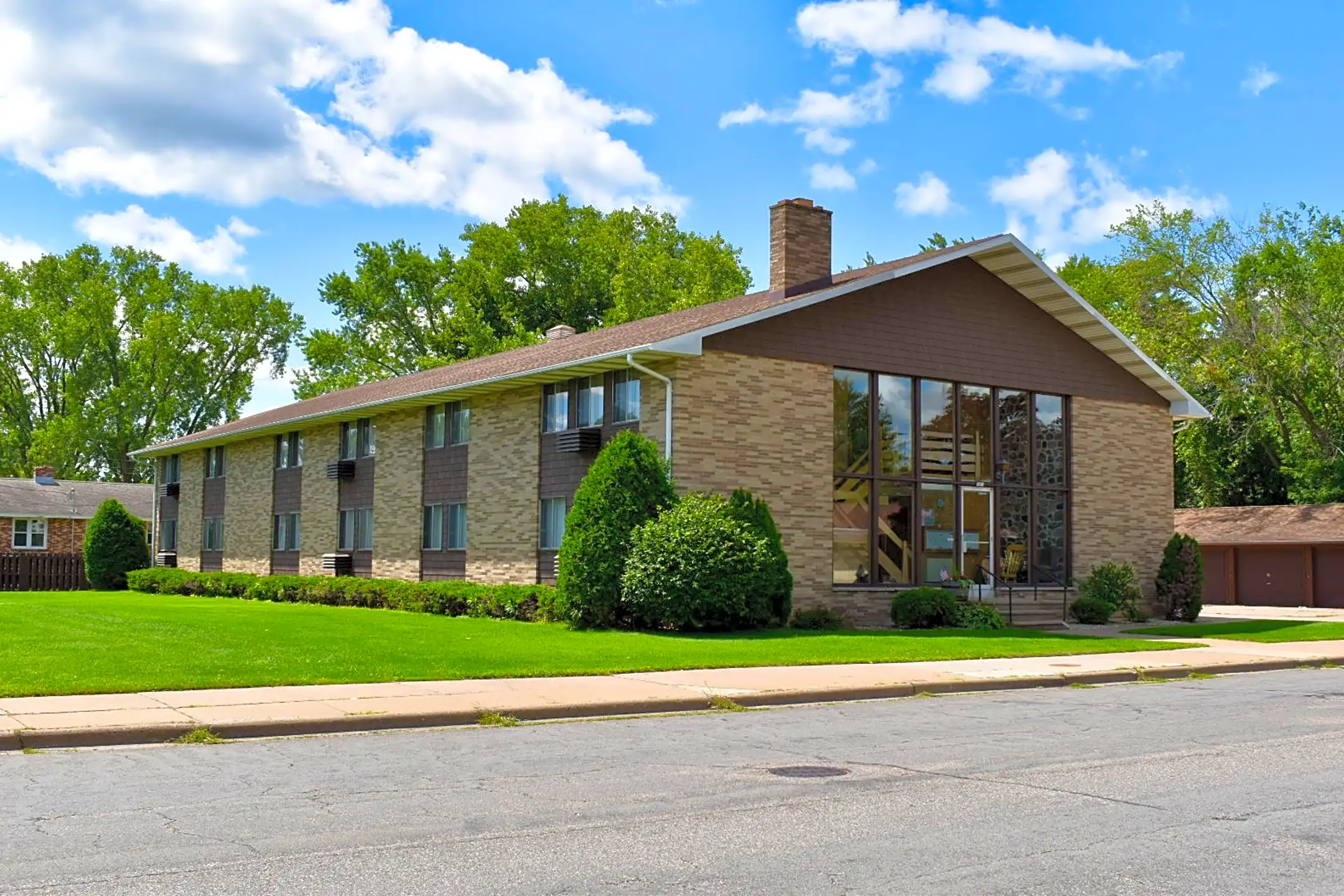 Fourth Avenue Apartments 1601 1609 Fourth Avenue Stevens Point