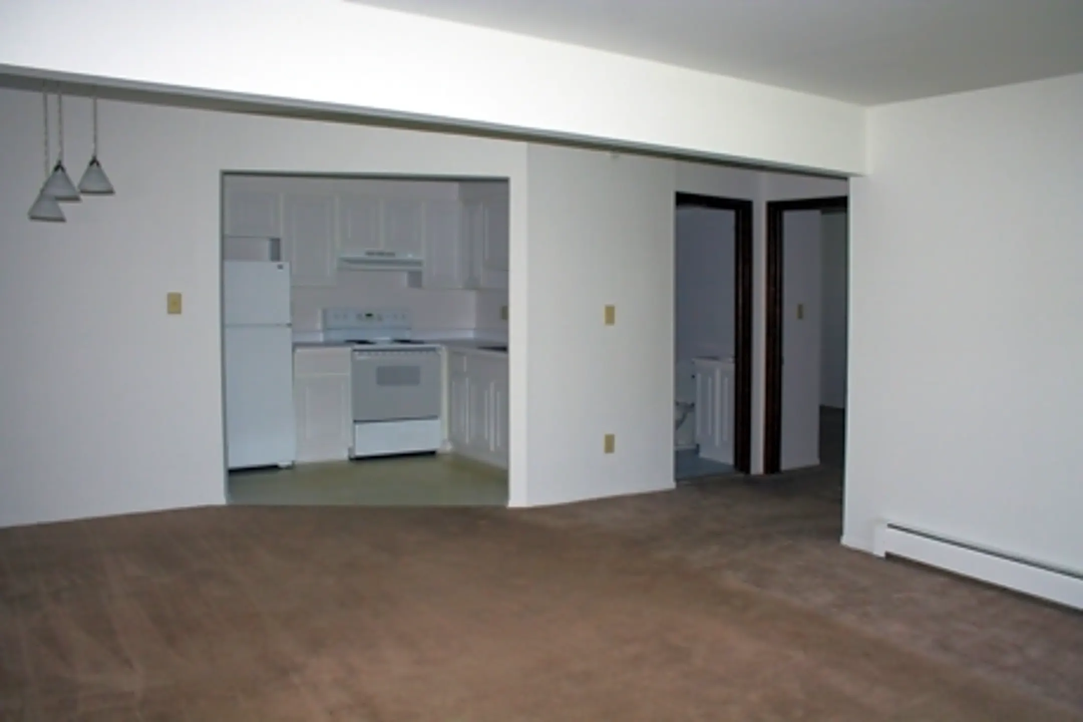 Amber Creek Village Apartments 10311071 Kirts Boulevard Troy, MI