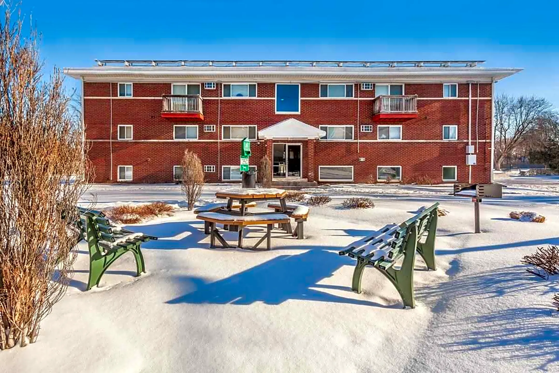 Maple Creek Village Apartments - Indianapolis, IN 46222