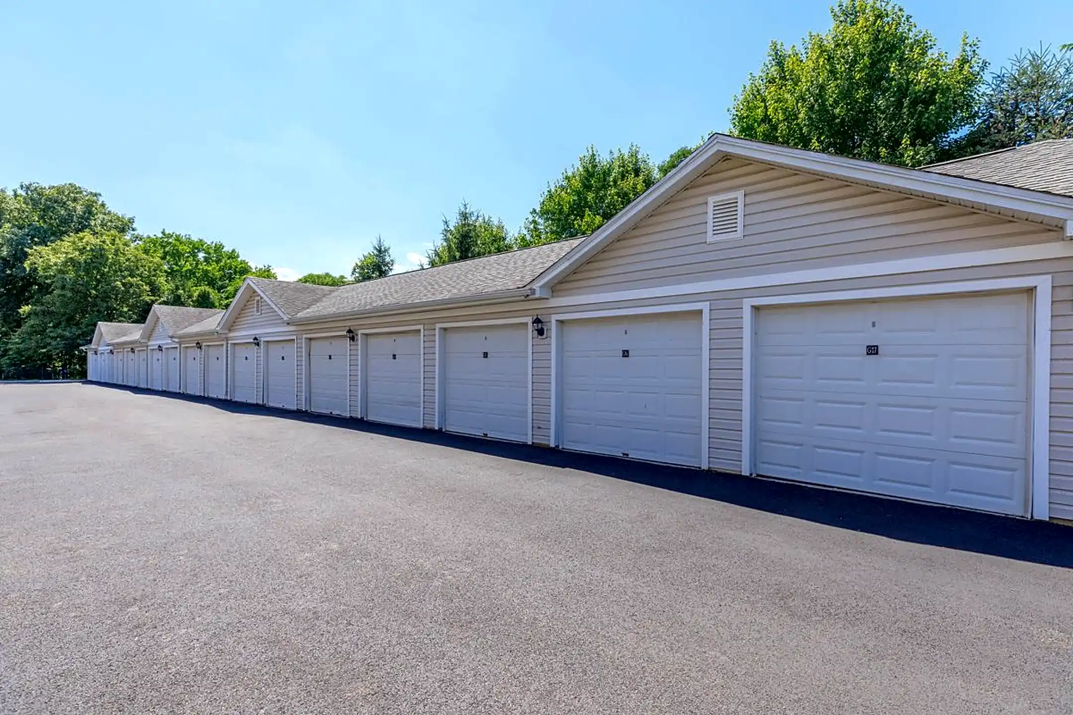 Recreation Area - The Apartments at Aberdeen Station - Matawan, NJ