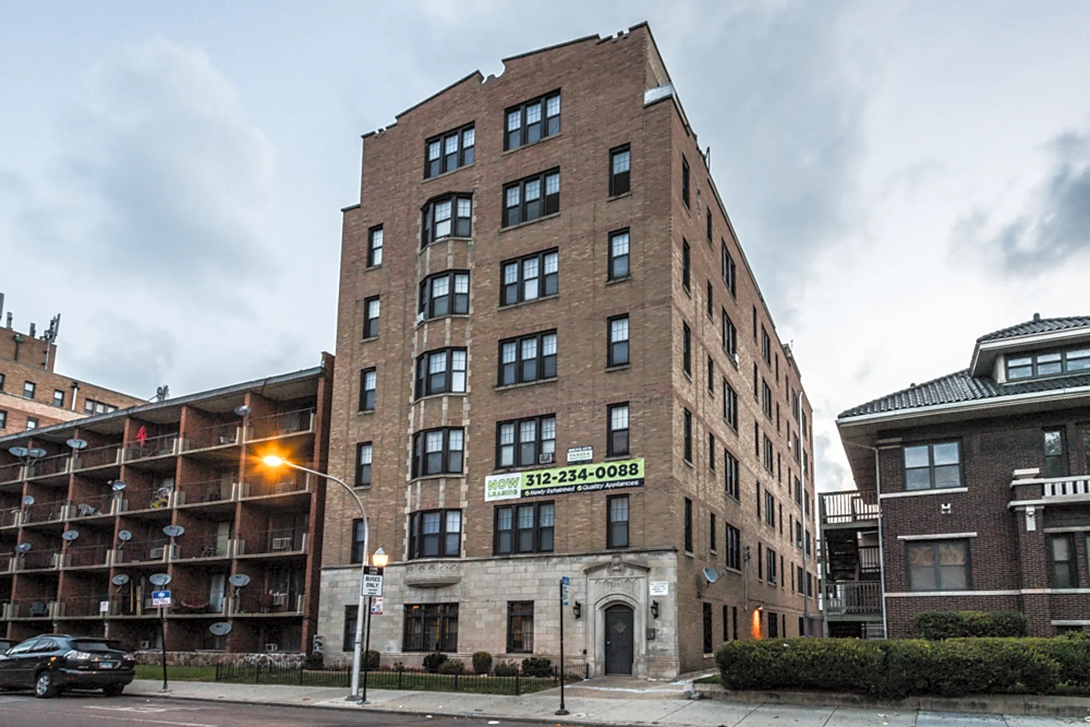 6751 South Jeffery 6751 S Jeffery Blvd Chicago, IL Apartments for