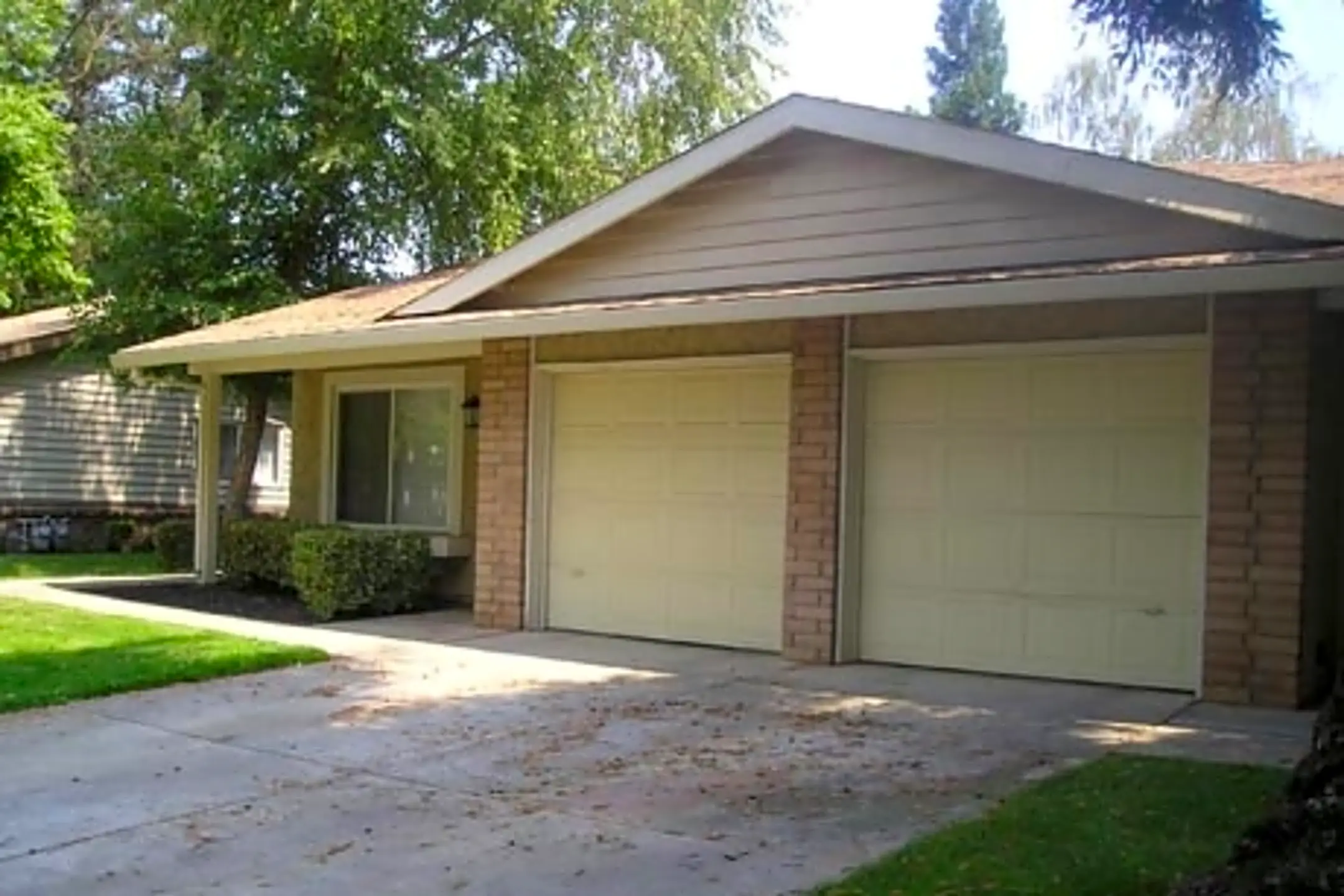 Rosemont Duet Homes 9130 Kiefer Blvd Sacramento, CA Houses for Rent