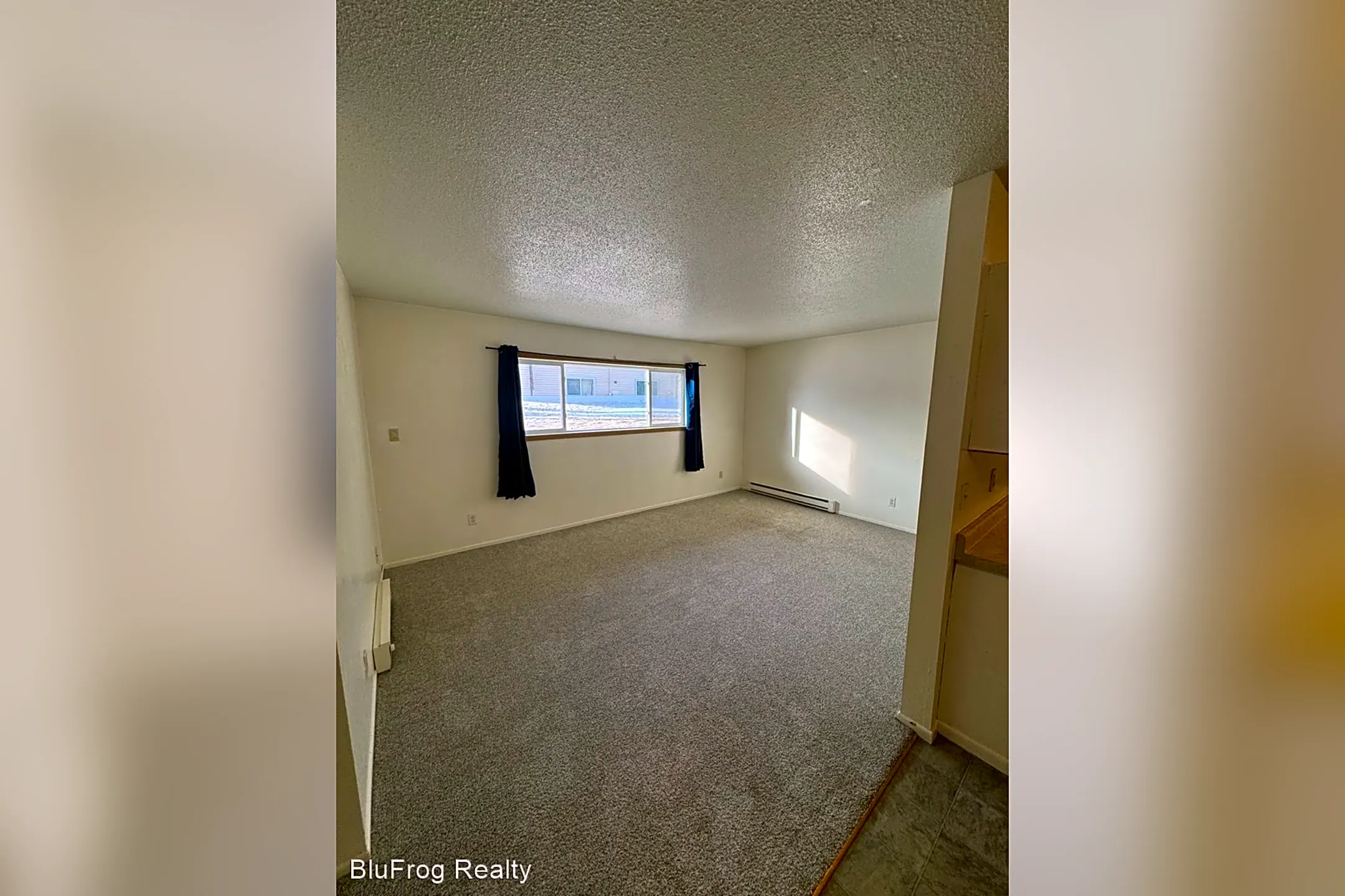 Living Room - 1604 16th Ave SW - Jamestown, ND